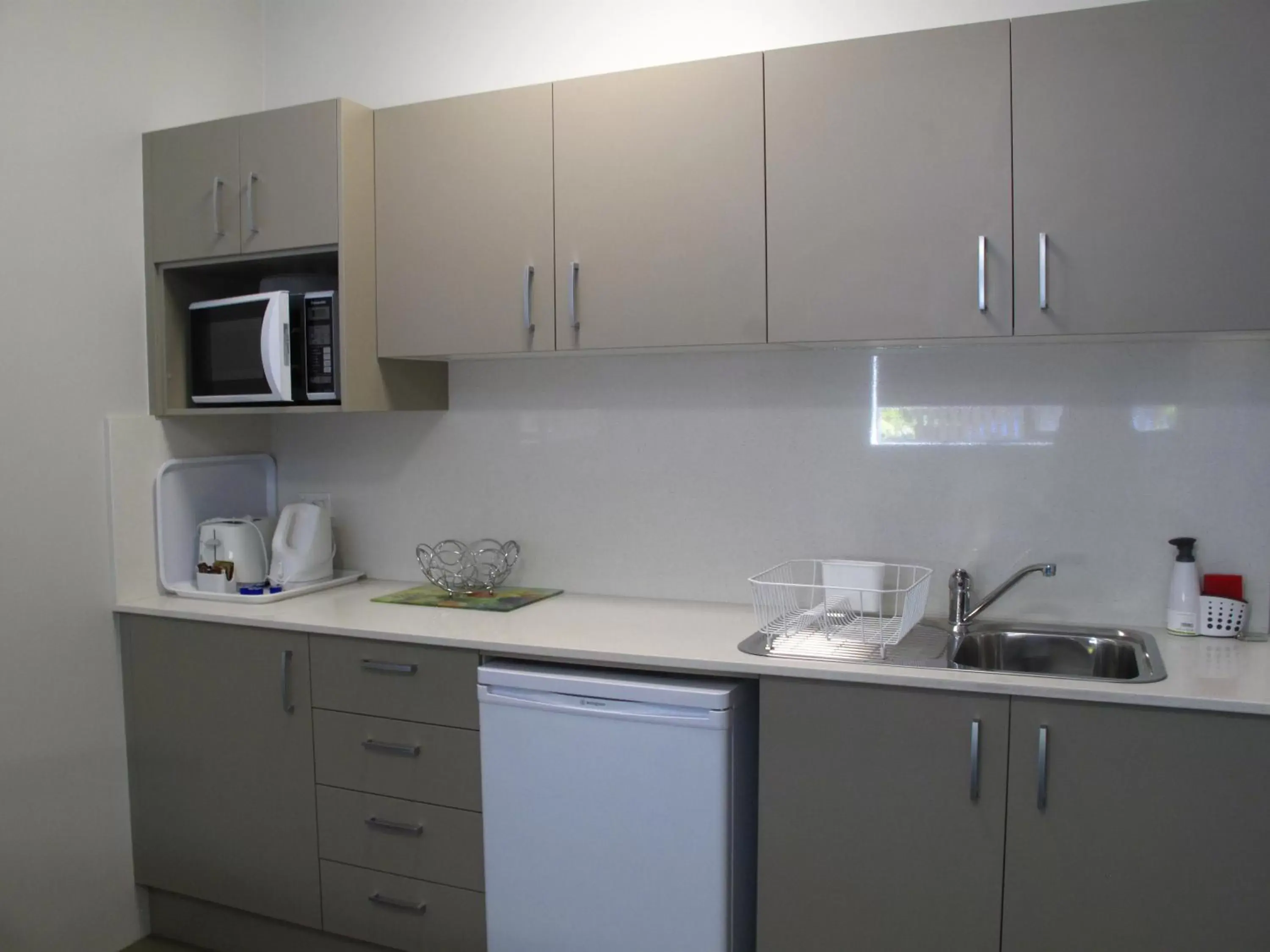 Kitchen or kitchenette, Kitchen/Kitchenette in Strathfield Executive Accommodation
