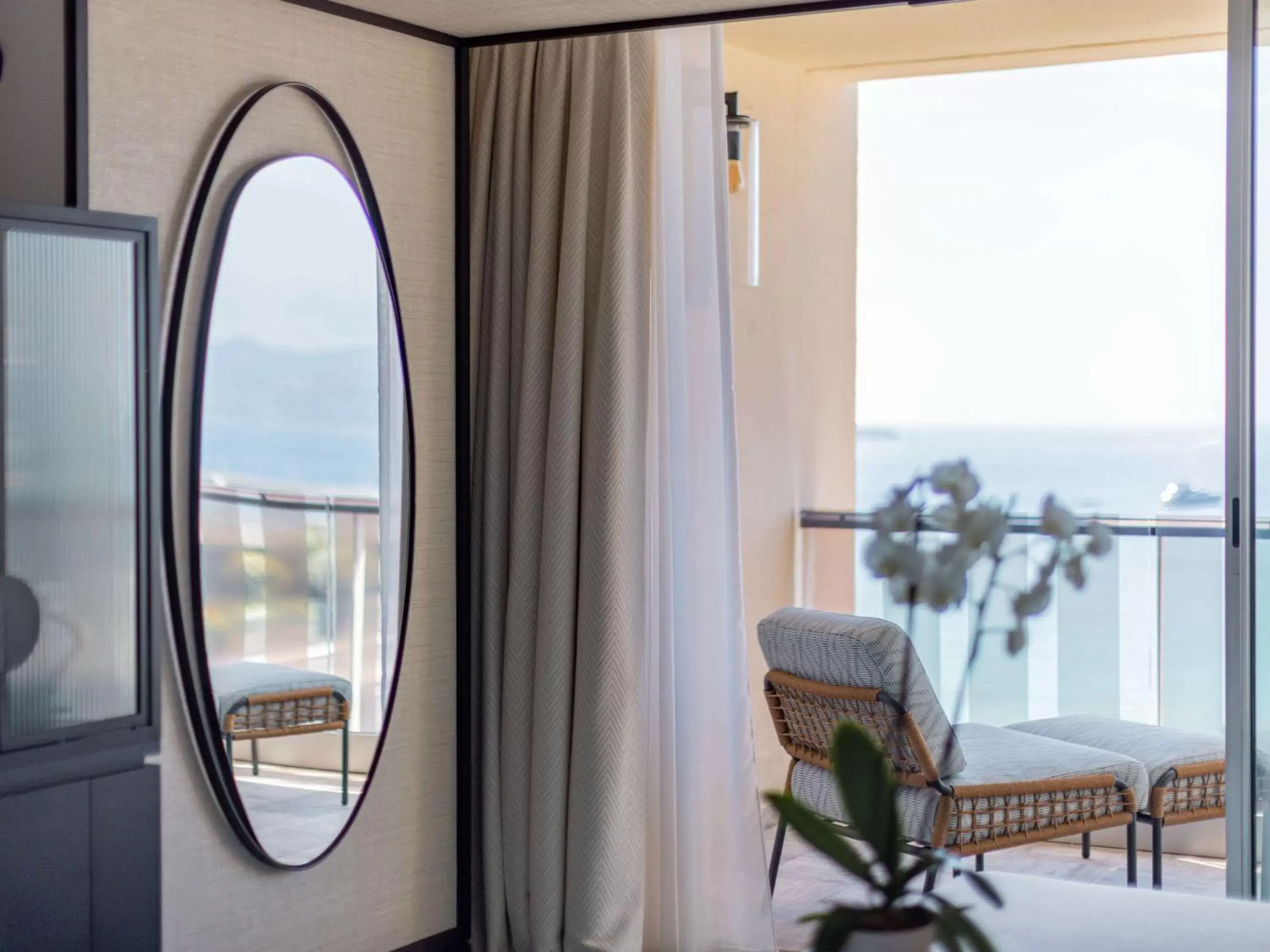 Bedroom, Balcony/Terrace in Mondrian Cannes