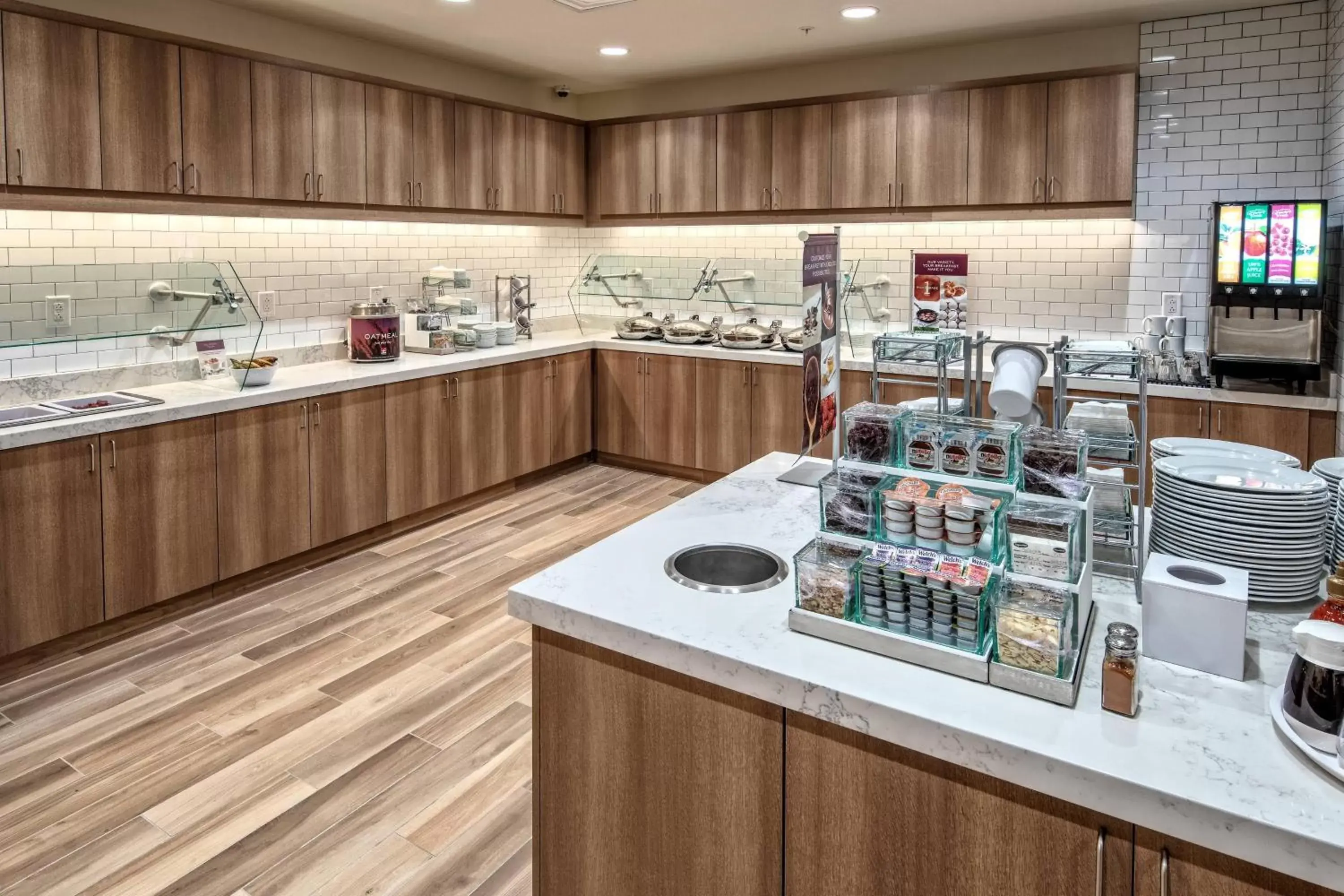 Breakfast, Kitchen/Kitchenette in Residence Inn by Marriott Nashville at Opryland