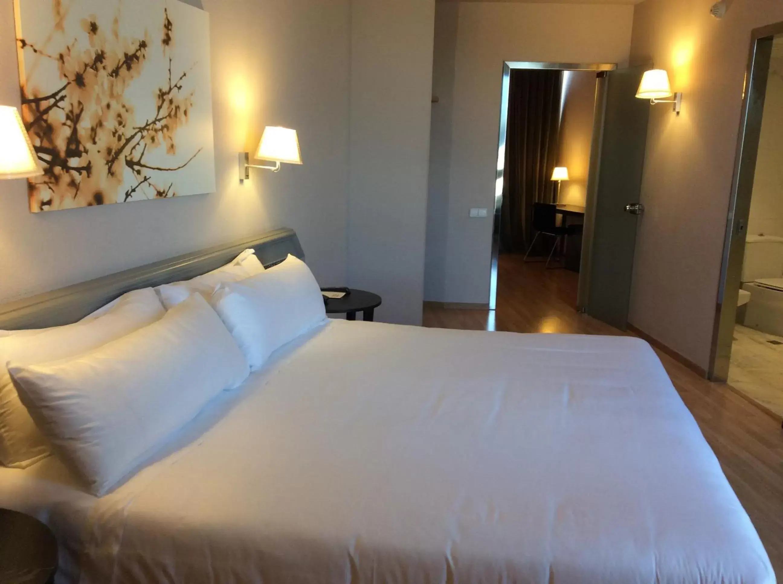 Photo of the whole room, Bed in Ciutat de Granollers