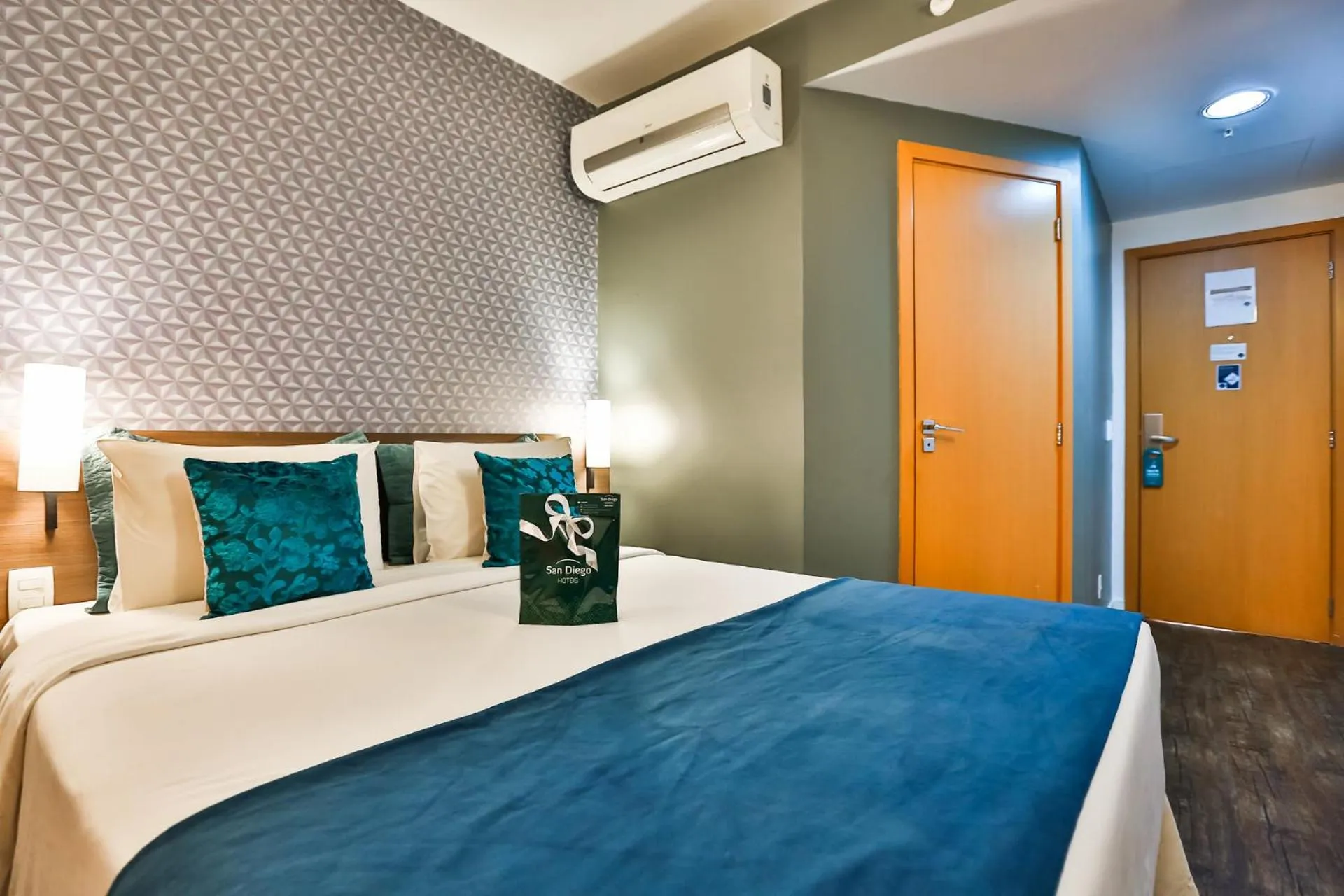 Bed in San Diego Express Barro Preto