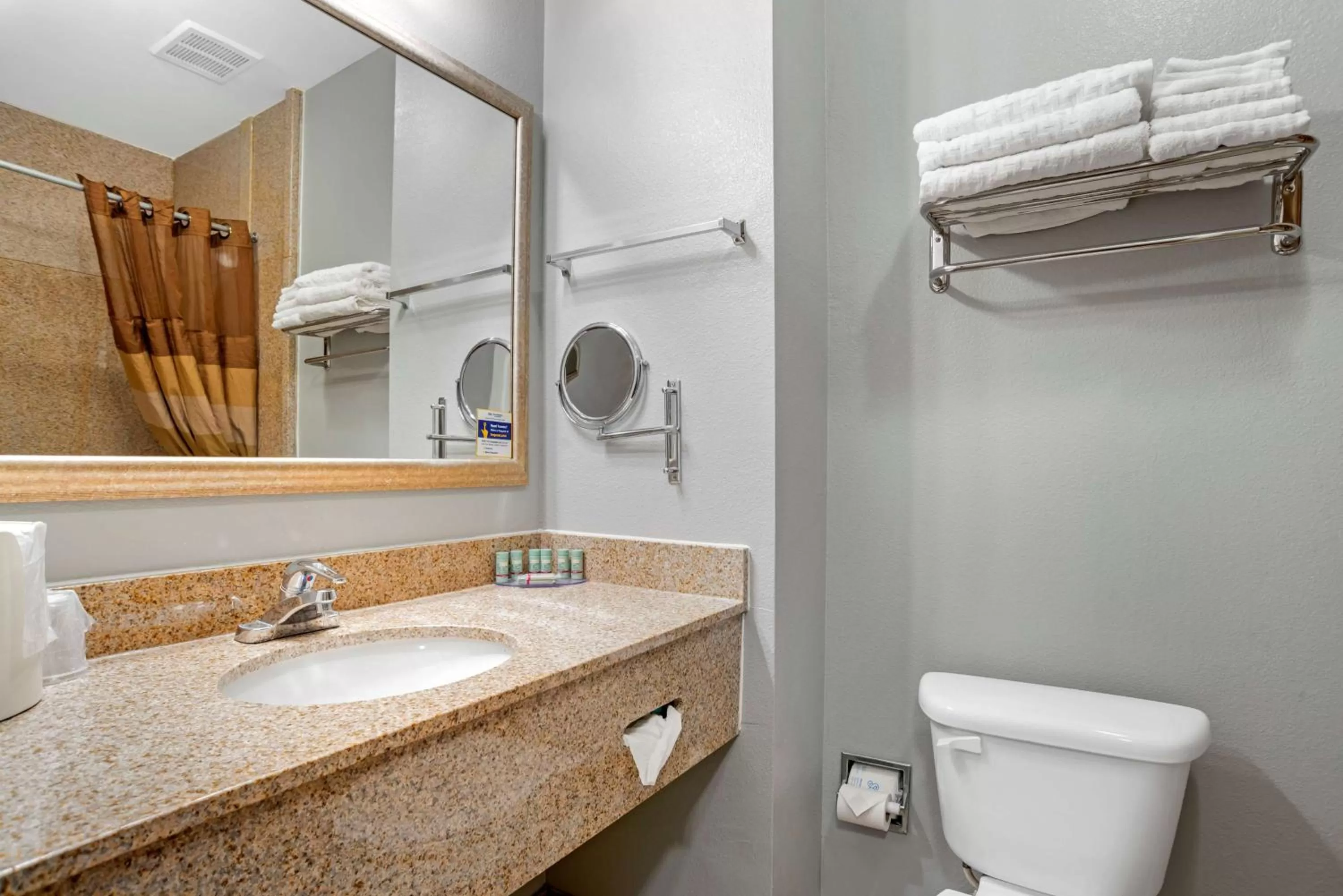 Bathroom in Best Western Wakulla Inn & Suites