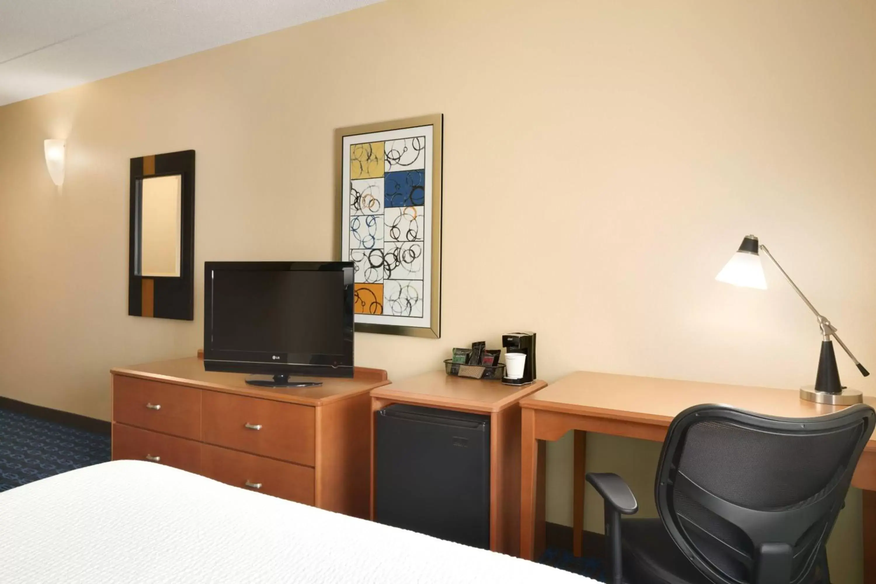 Photo of the whole room, TV/Entertainment Center in Fairfield Inn & Suites Minneapolis Bloomington/Mall of America