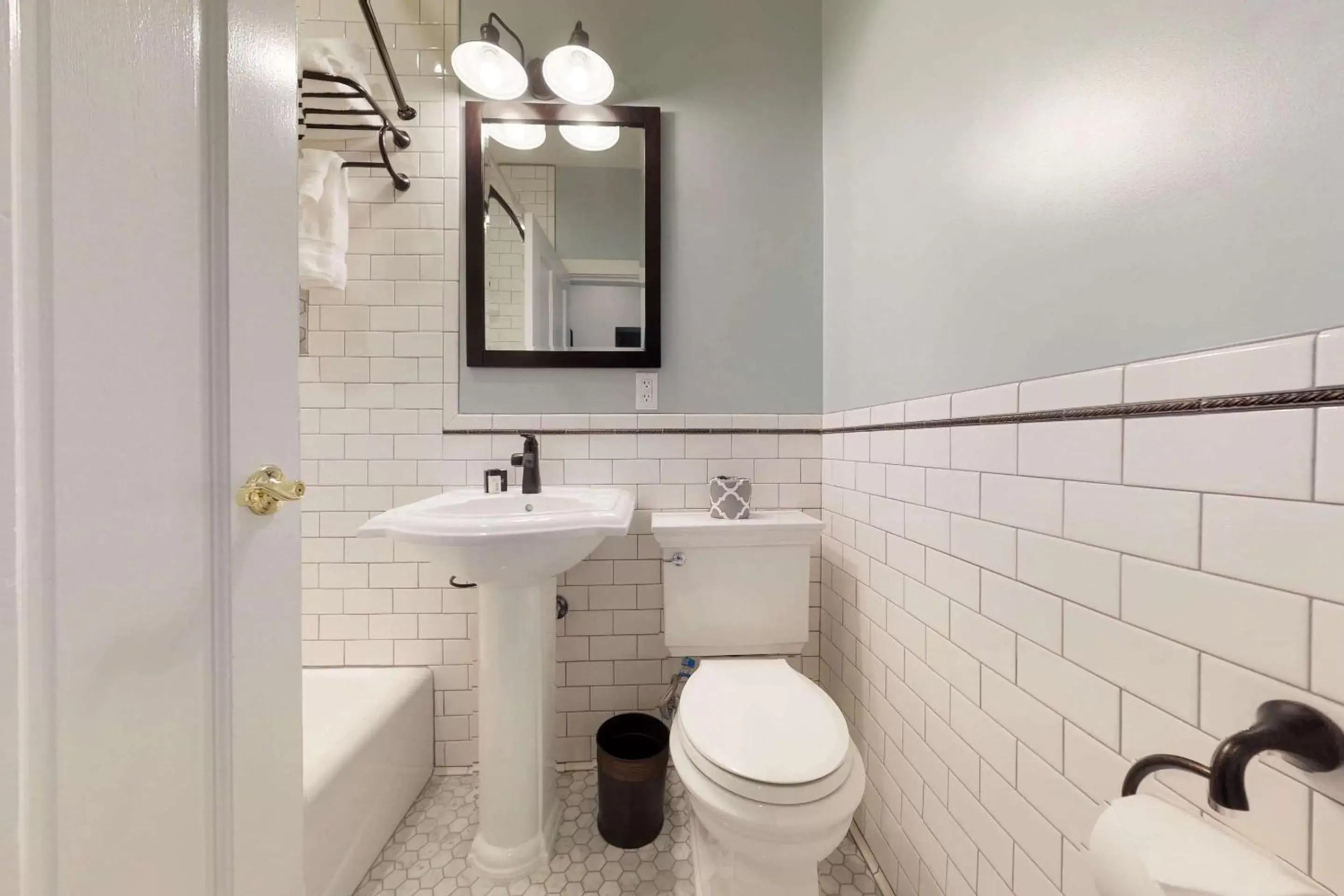 Bathroom in Hotel Petaluma, Ascend Hotel Collection