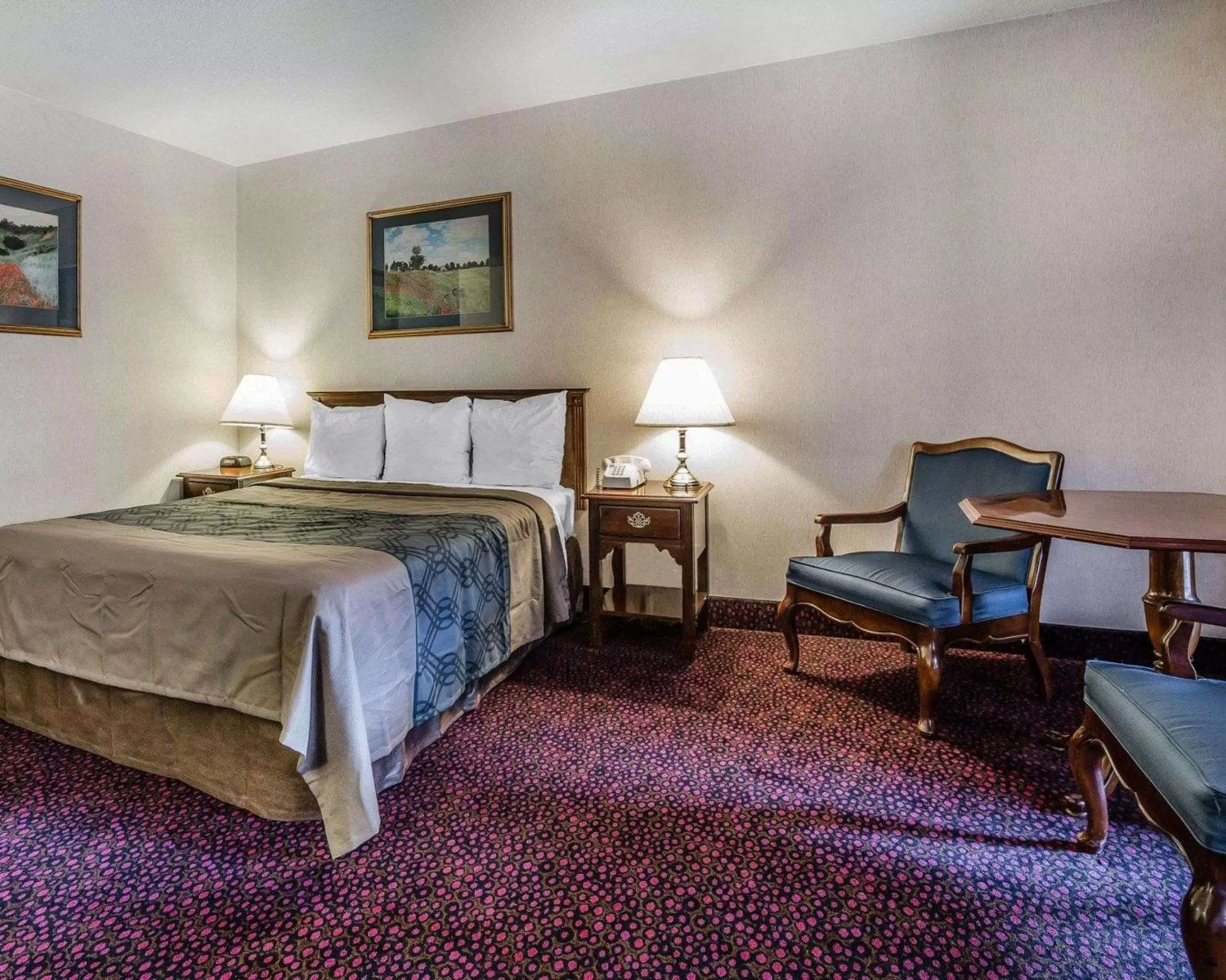 Photo of the whole room, Bed in Econo Lodge Near Reno-Sparks Convention Center