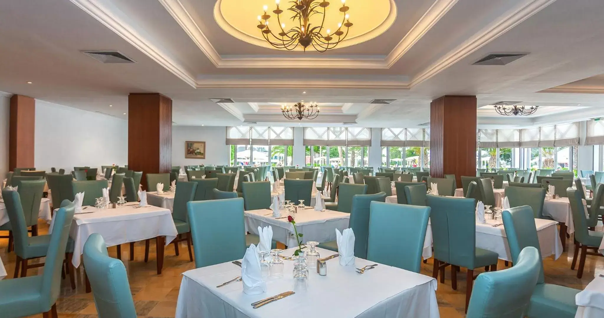 Restaurant/places to eat in El Mouradi Palace- Couple et Famille uniquement Restaurant/places to eat in El Mouradi Palace- Couple et Famille uniquement