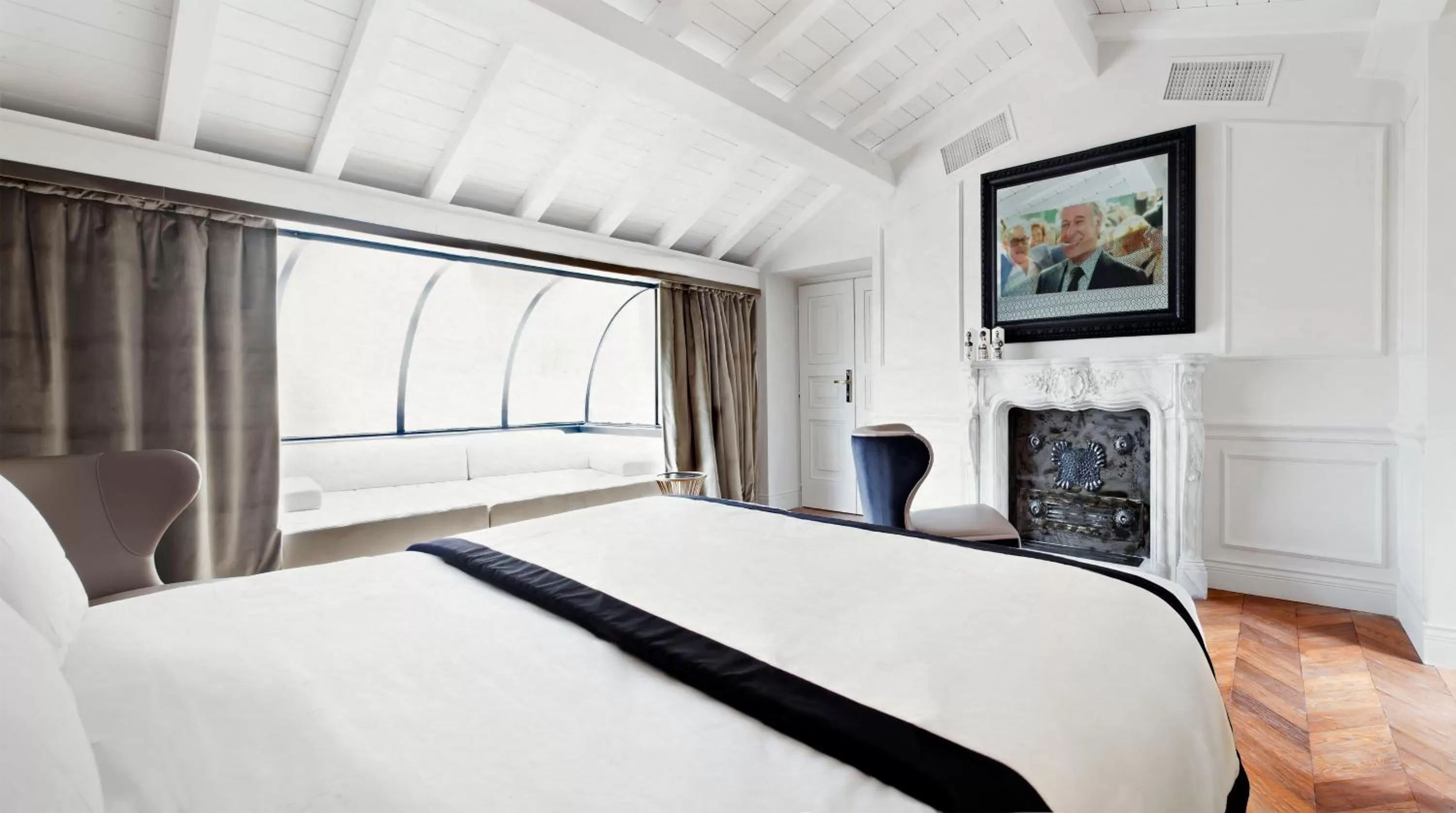 Photo of the whole room, Bed in Hotel The Corner Roma