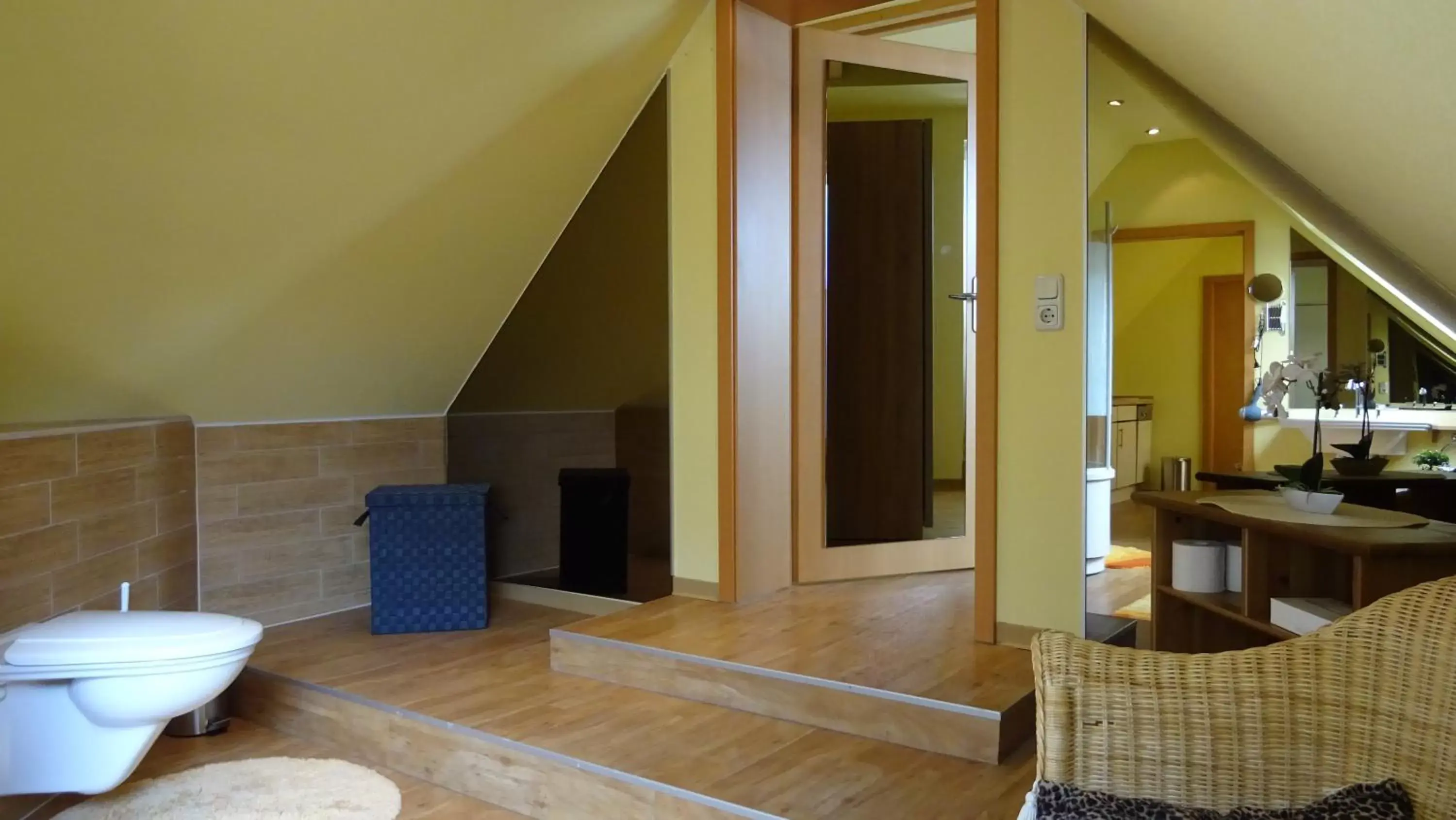 Bathroom, TV/Entertainment Center in UNO Hotel Wissers