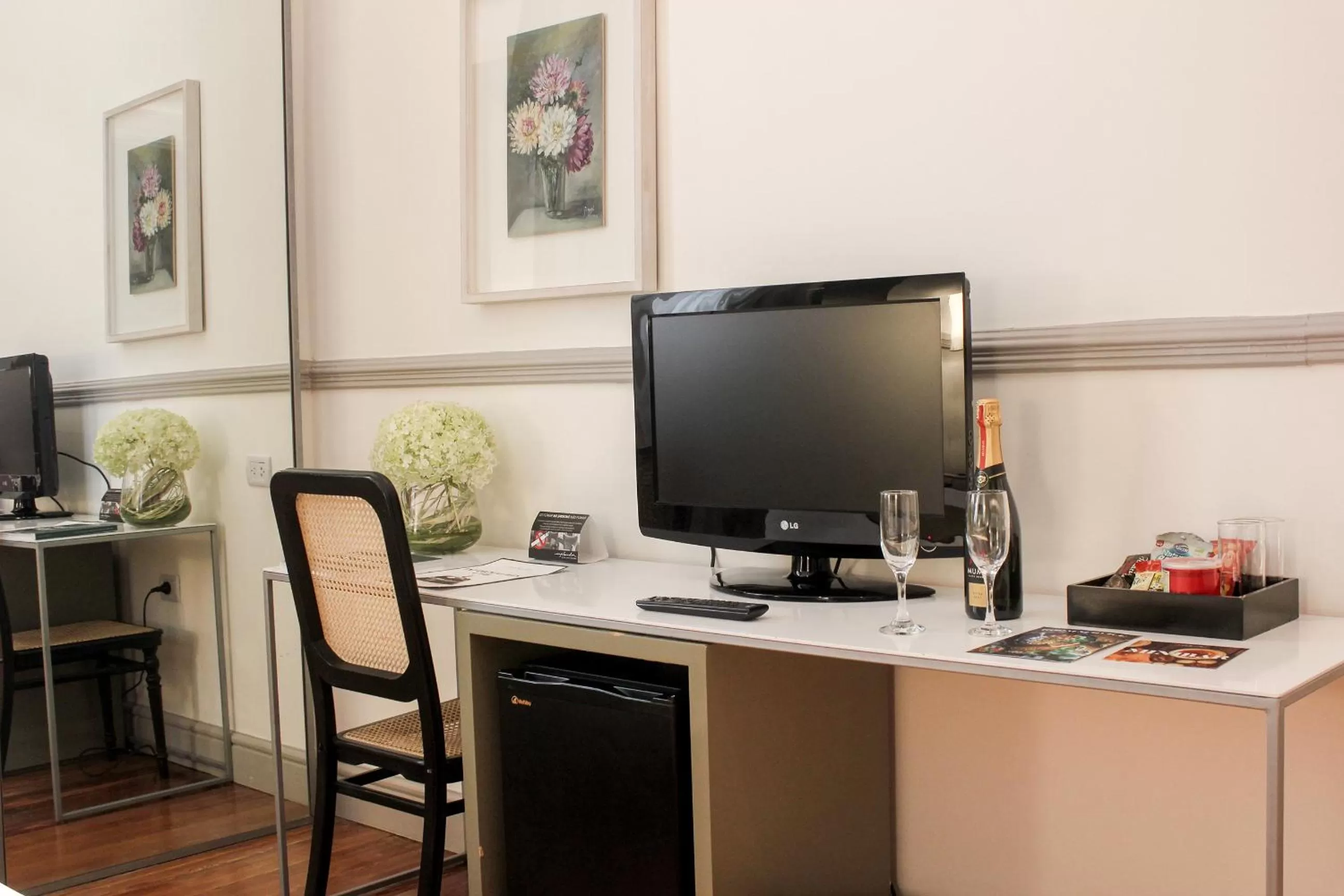 TV and multimedia in Esplendor by Wyndham Savoy Rosario