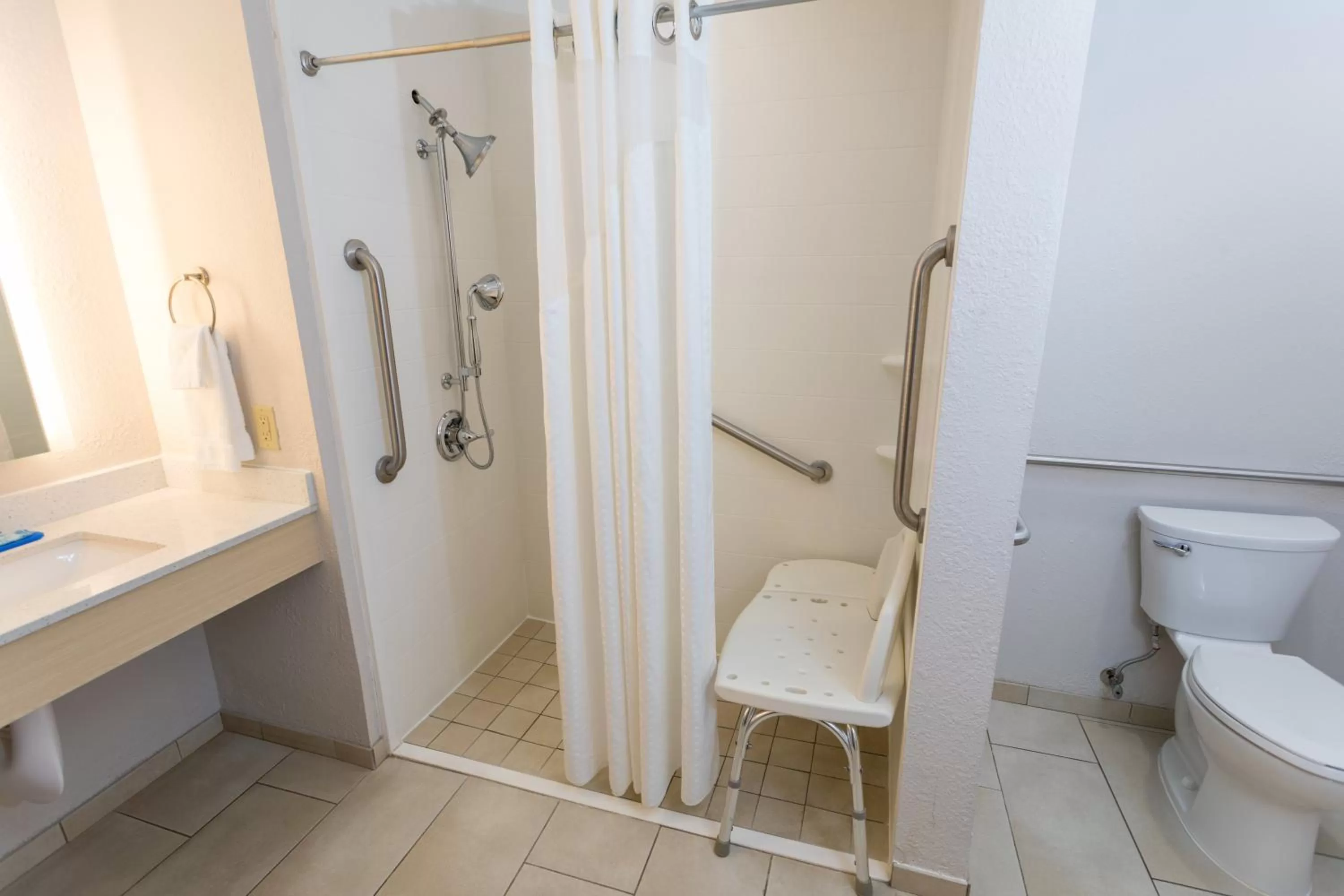 Photo of the whole room in Holiday Inn Express Hotel & Suites Athens by IHG