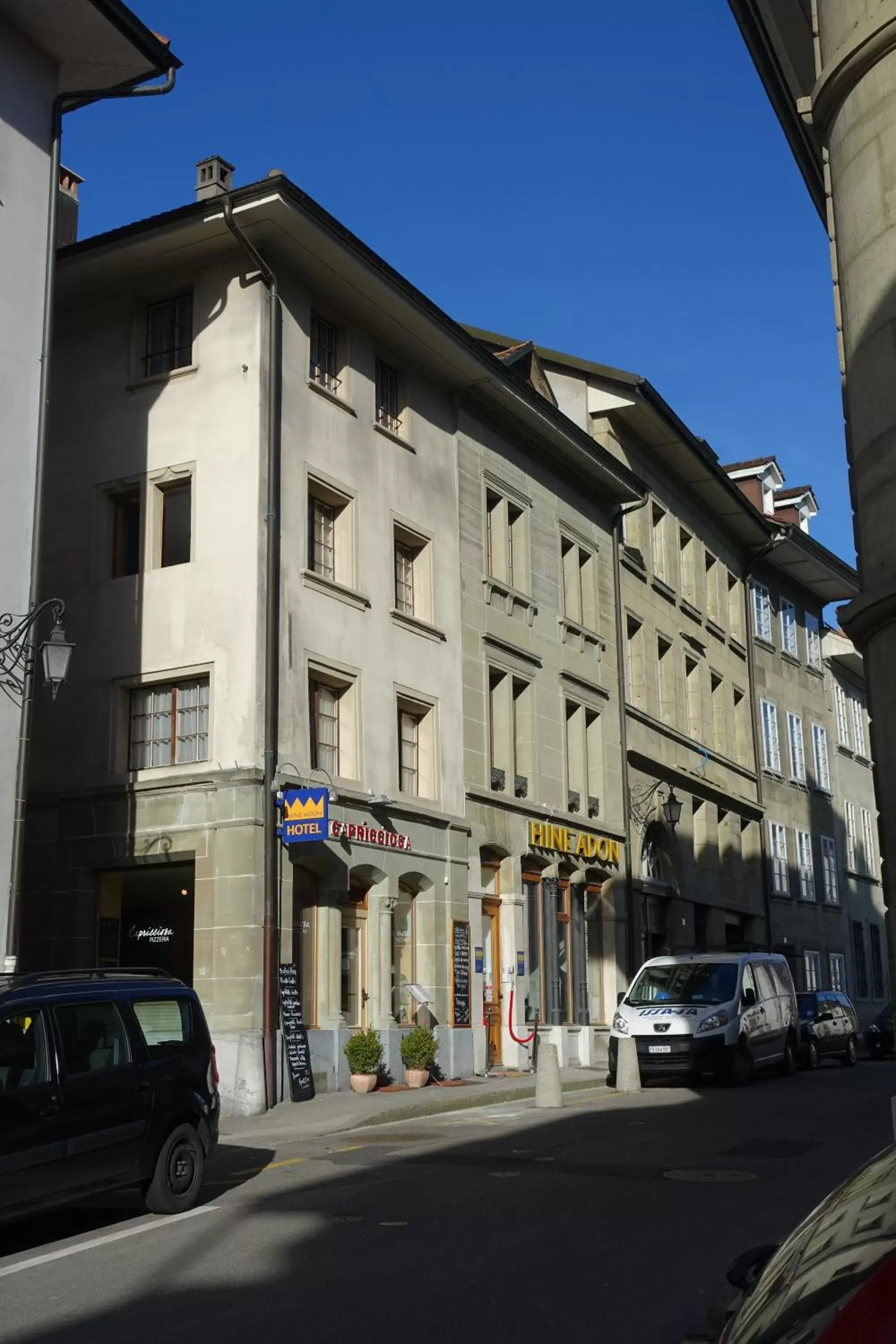 Facade/entrance, Property Building in Aparthotel Hine Adon Fribourg