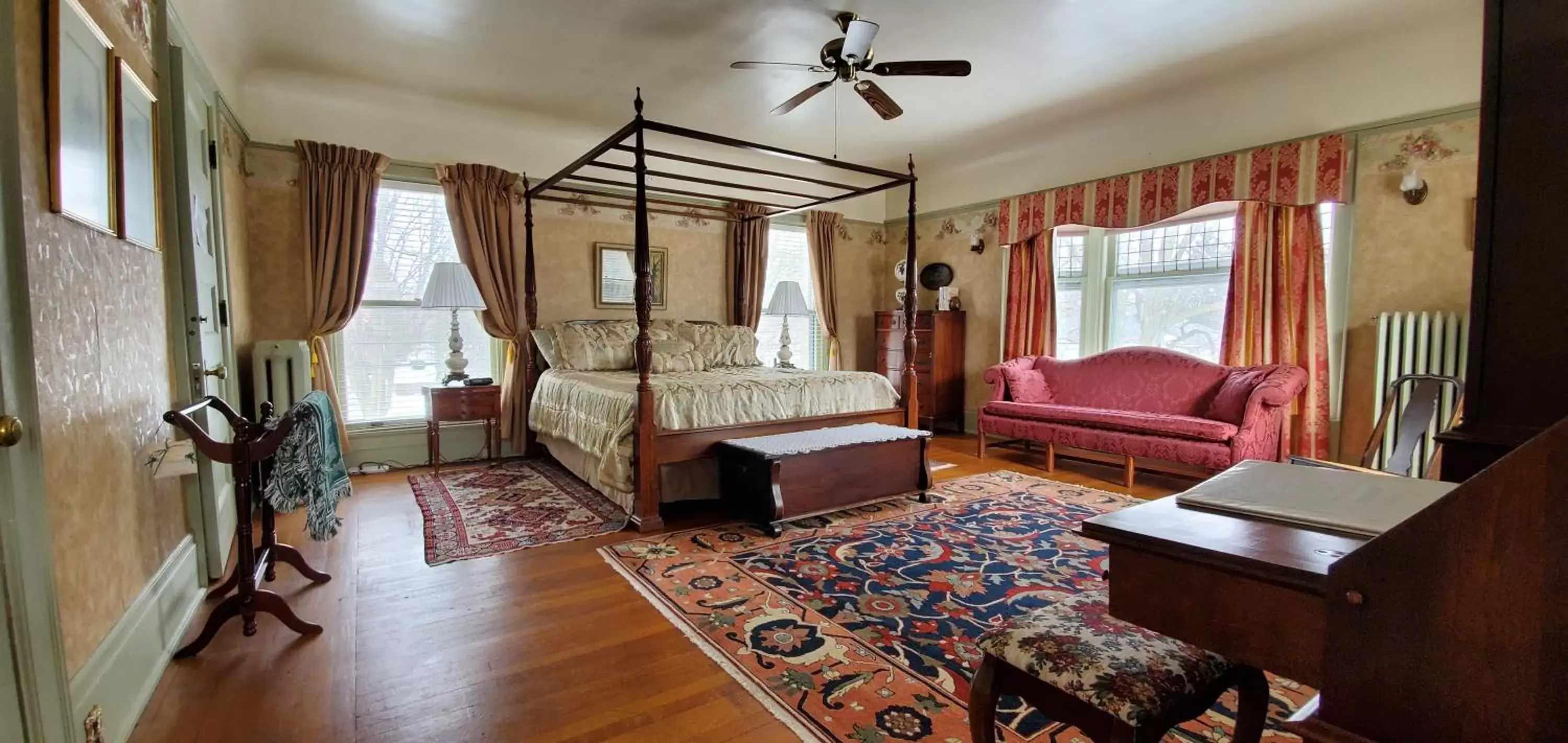 Deluxe Suite with Spa Bath in Saravilla Bed & Breakfast Deluxe Suite with Spa Bath in Saravilla Bed & Breakfast