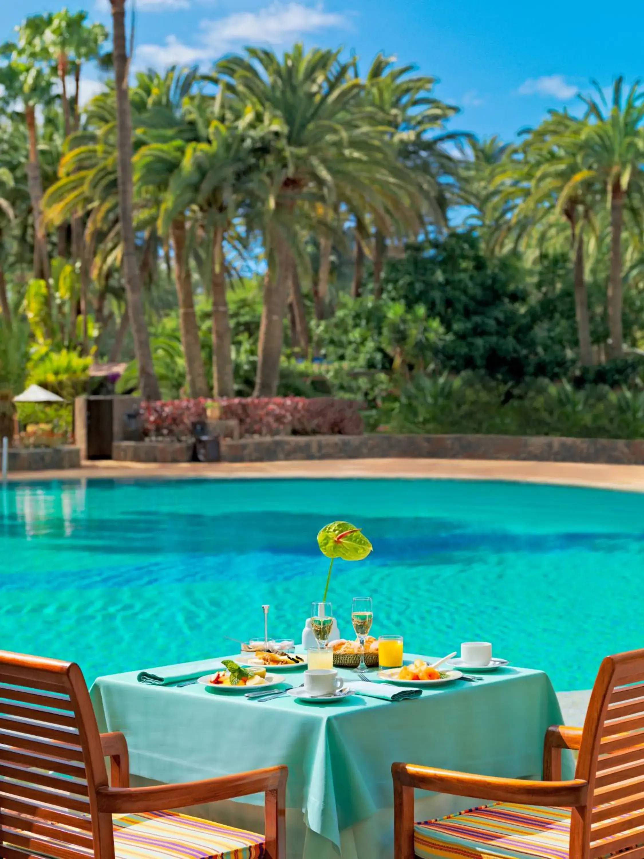 Restaurant/places to eat, Swimming Pool in Seaside Palm Beach