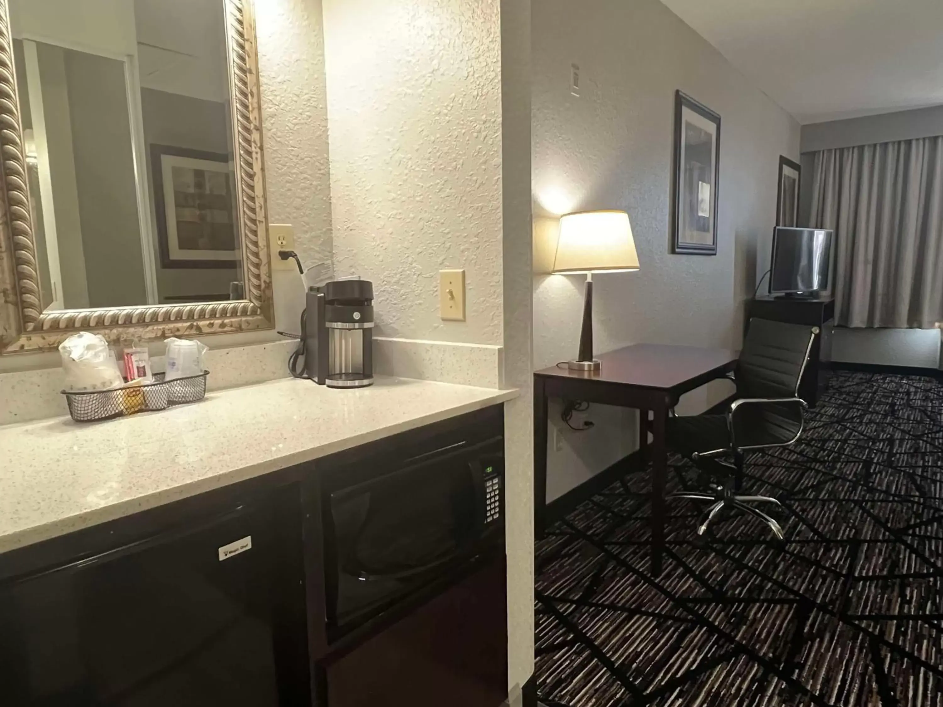 Bedroom, Bathroom in Best Western PLUS Hobby Airport Inn and Suites