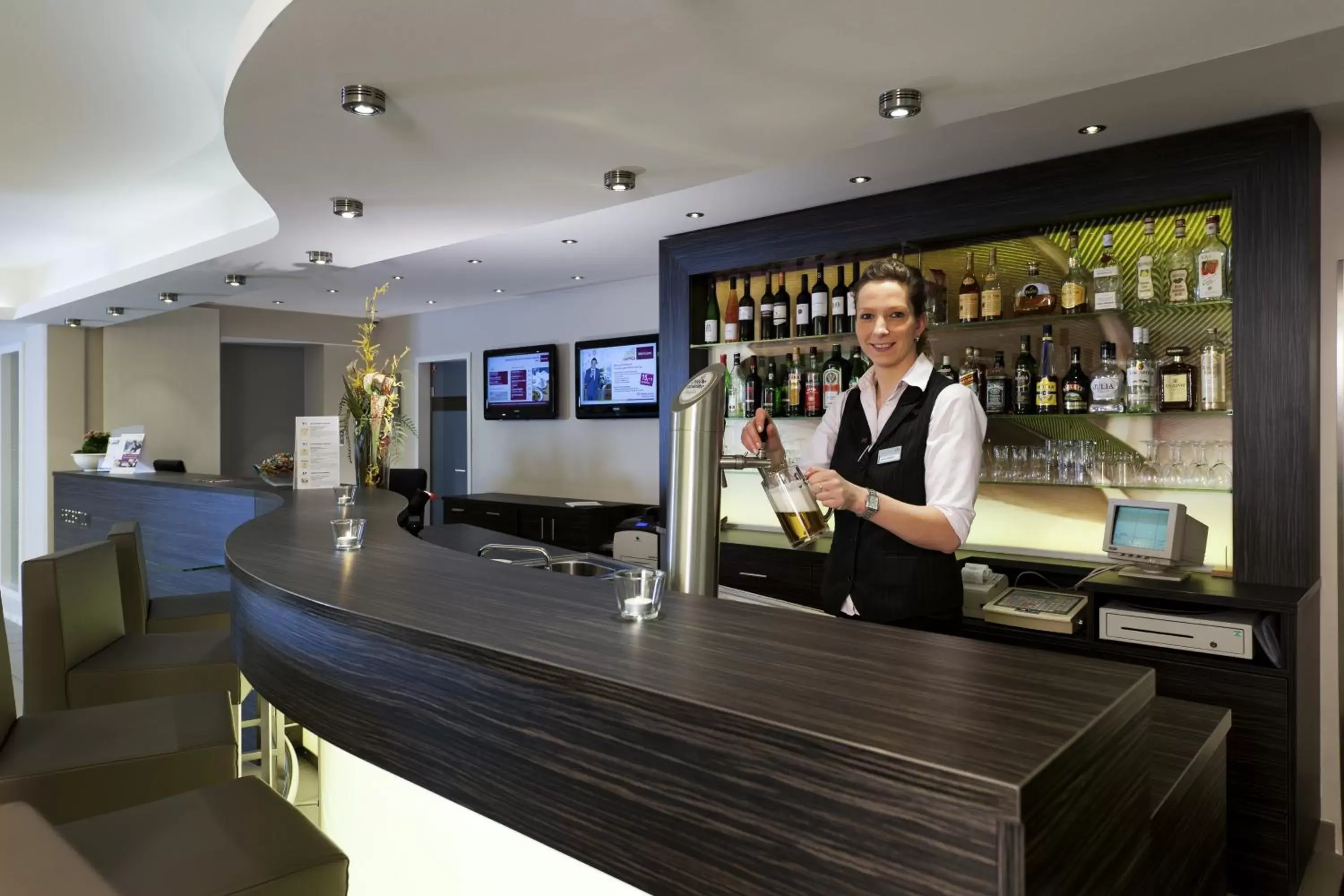 Lounge or bar, Staff in Mercure Hotel am Entenfang Hannover