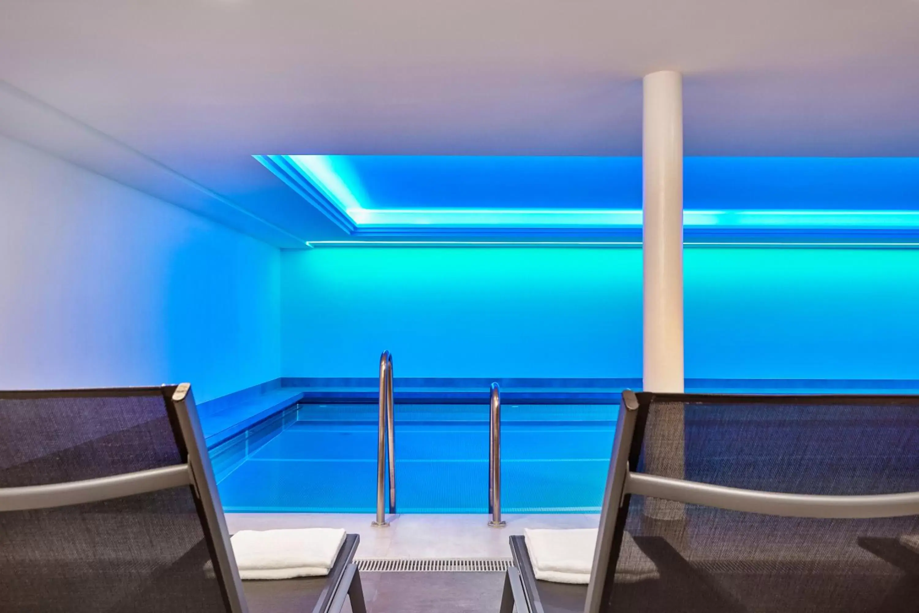 Swimming pool in H+ Hotel & SPA Engelberg