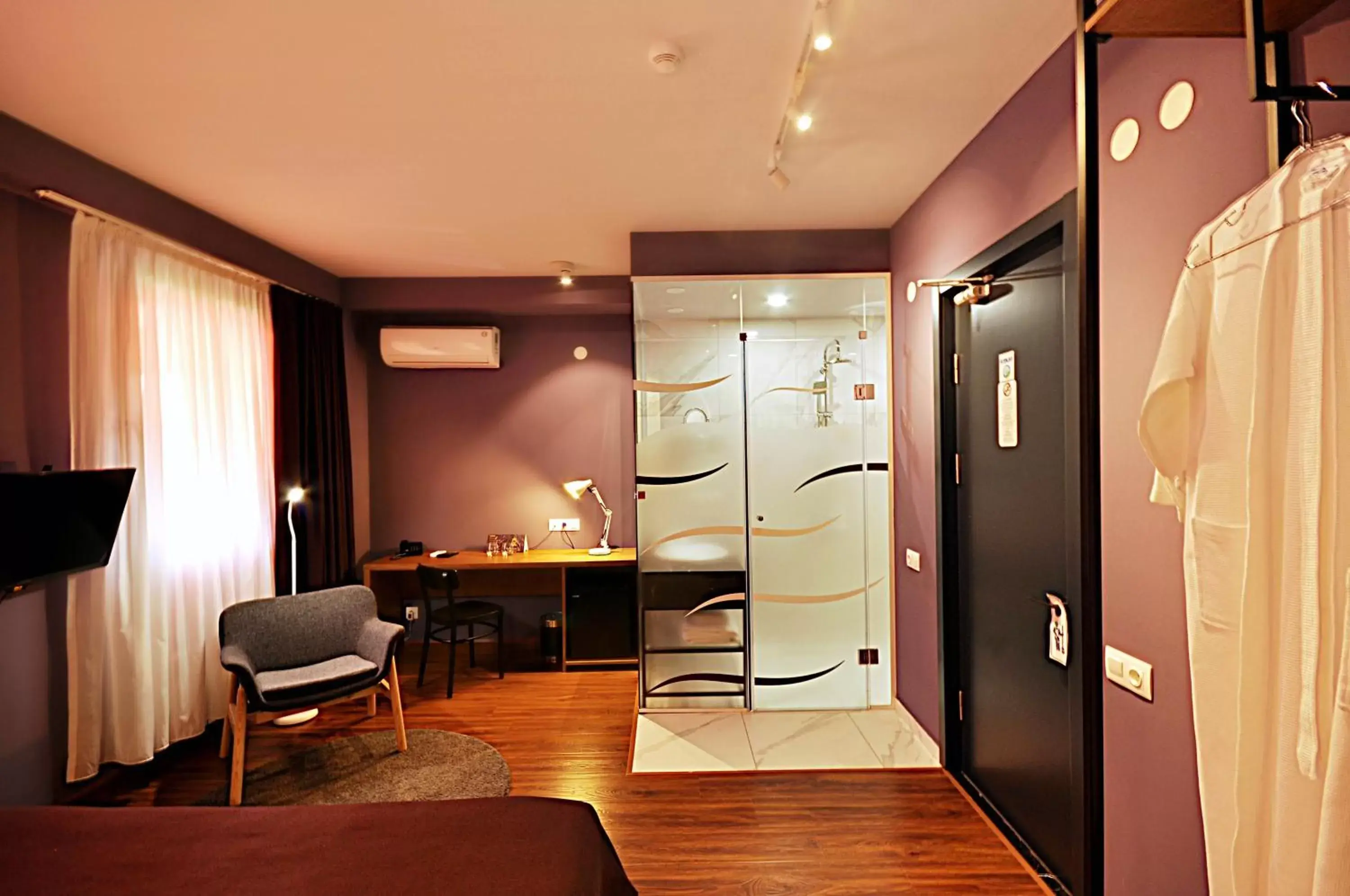 Bathroom, Seating Area in Elle Boutique Hotel