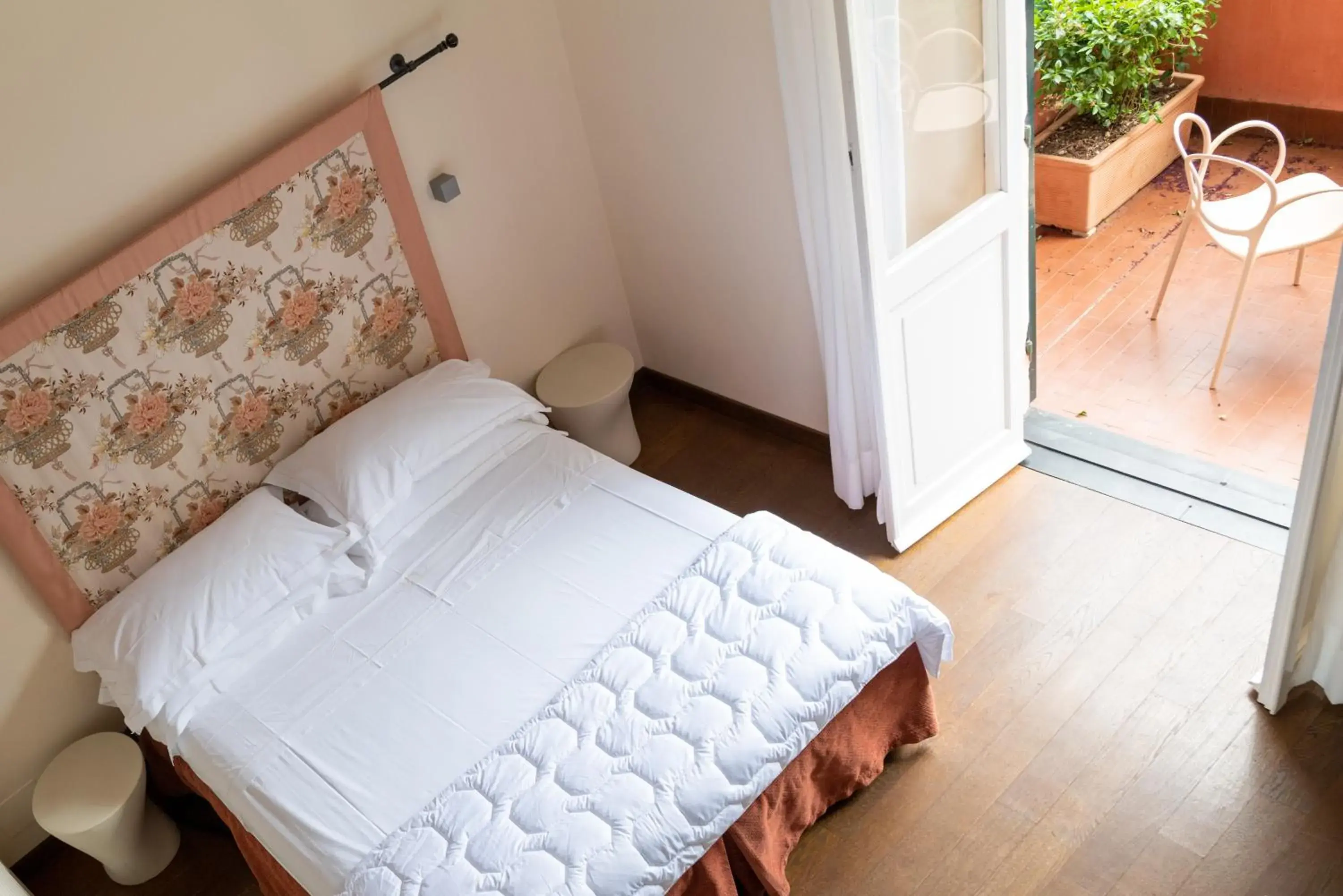 Balcony/Terrace, Bed in Albergo Minerva