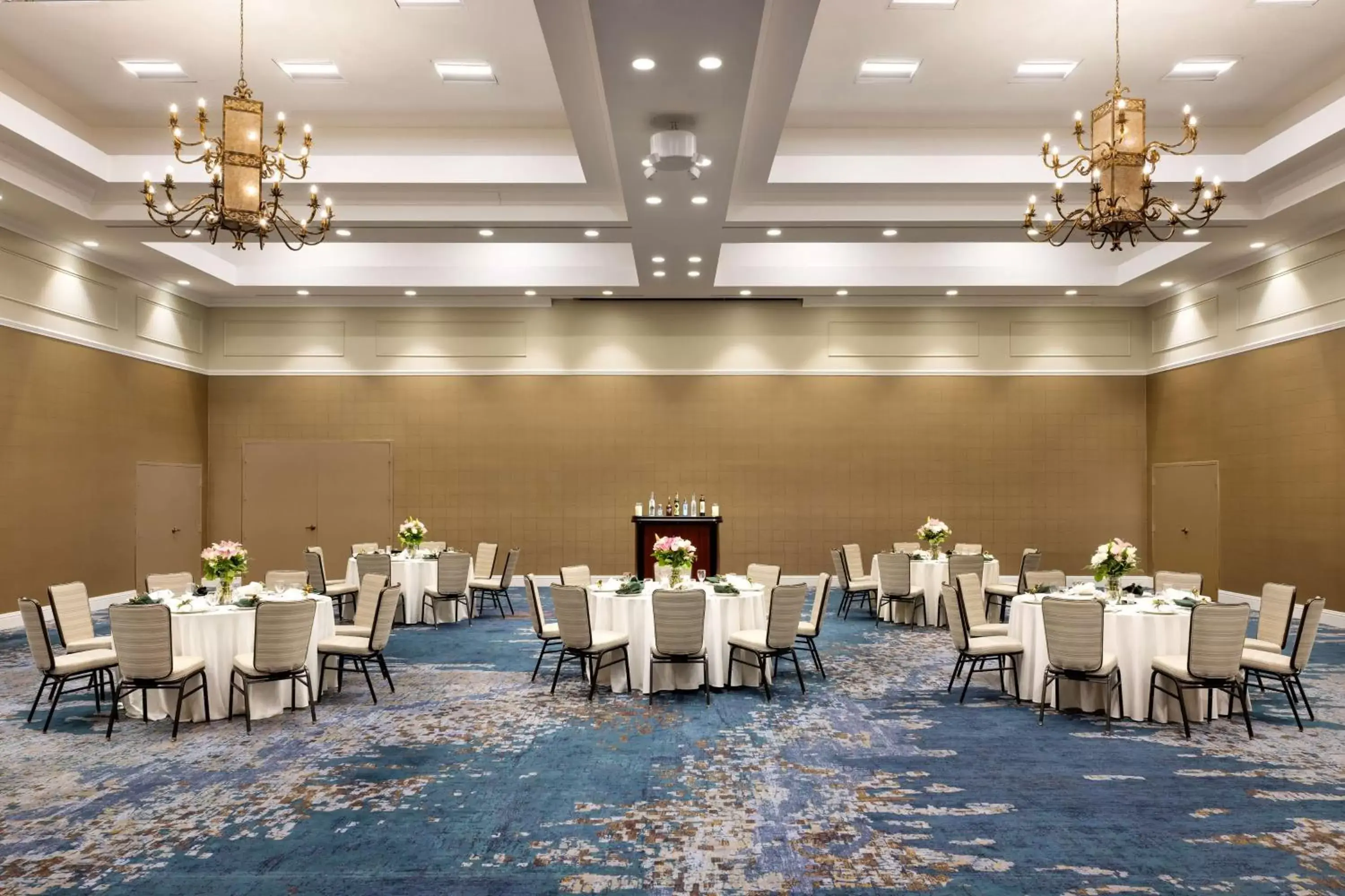 Meeting/conference room, Restaurant/Places to Eat in Hilton Tucson East