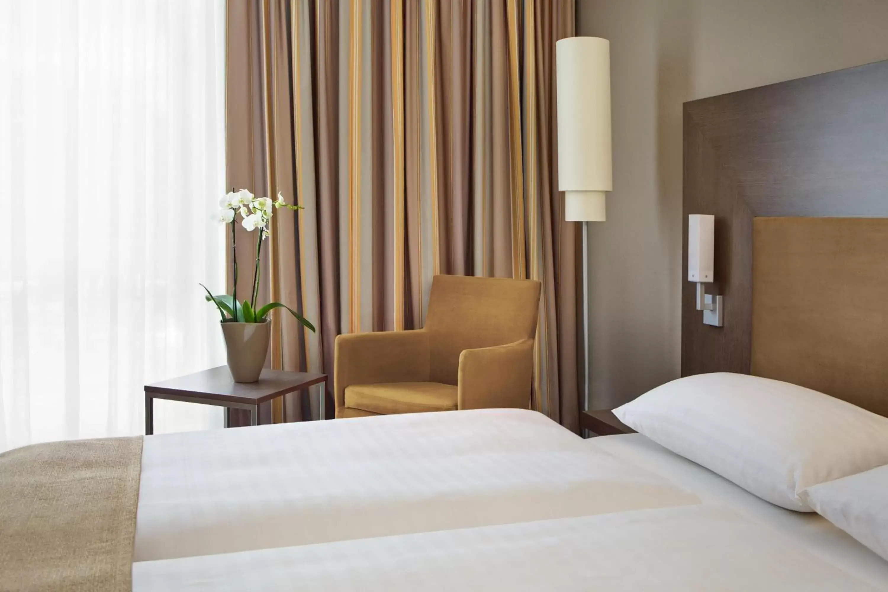 Photo of the whole room, Room Photo in IntercityHotel Darmstadt