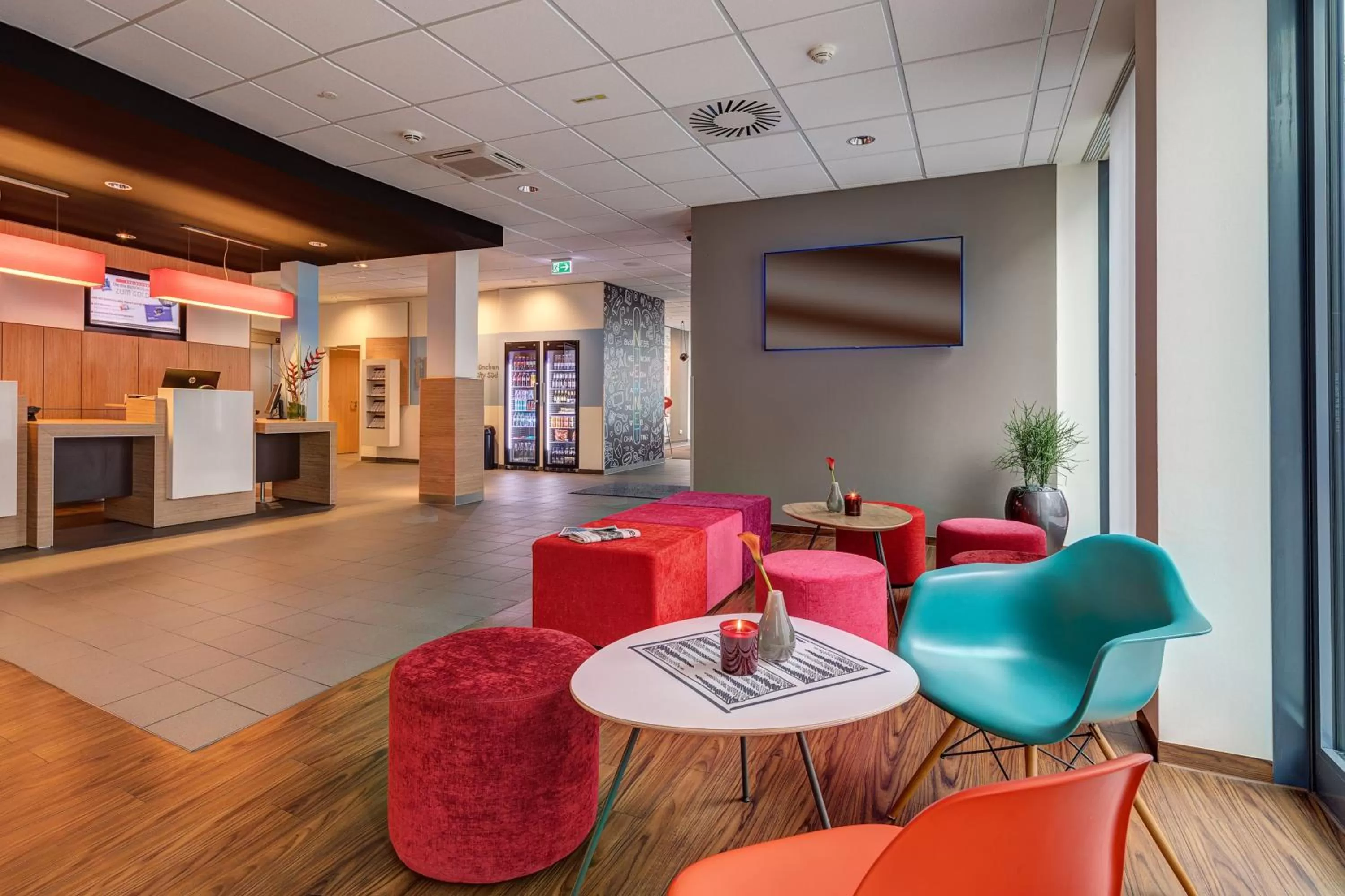 Lobby or reception in ibis München City Süd