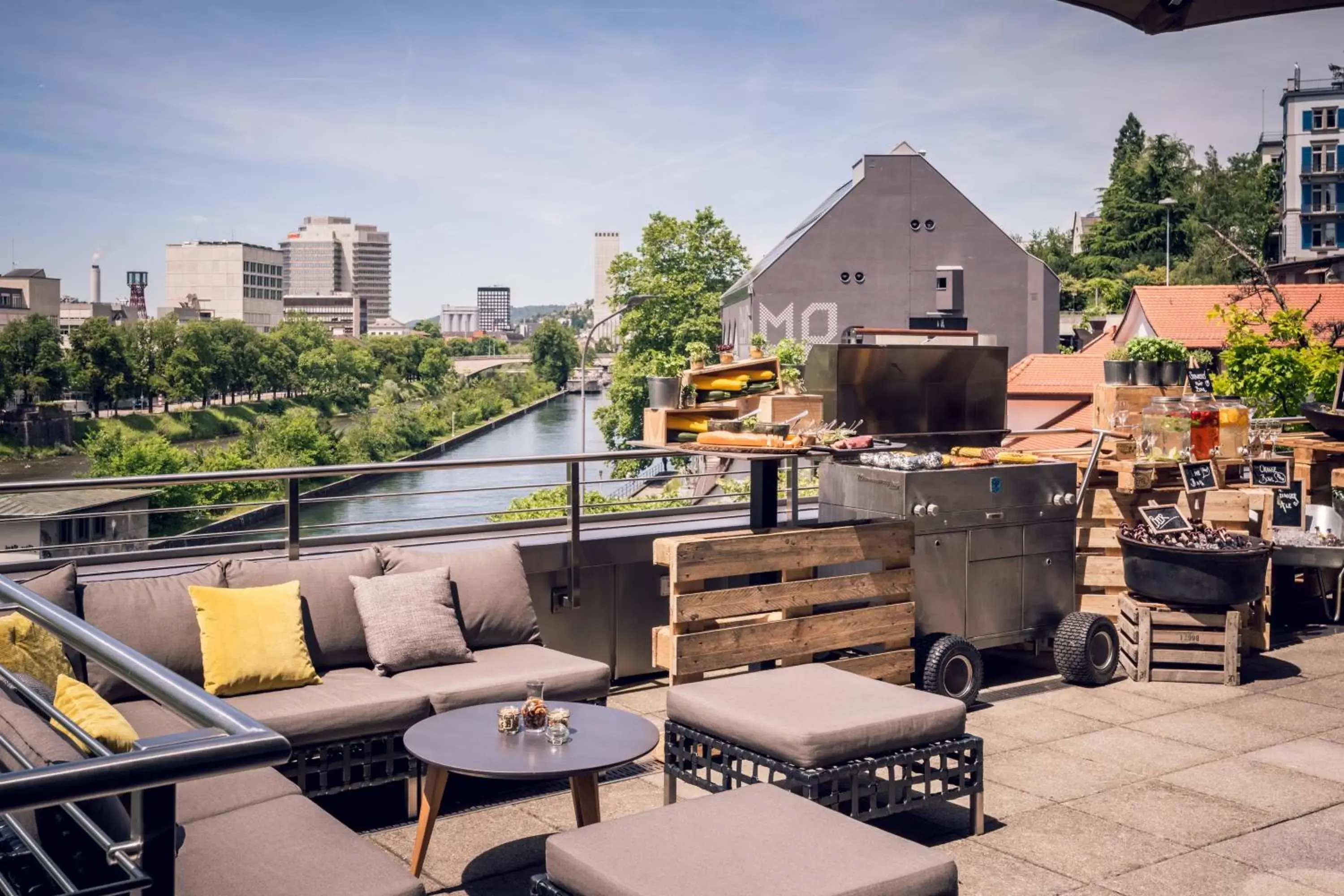 Lounge or bar in Zurich Marriott Hotel