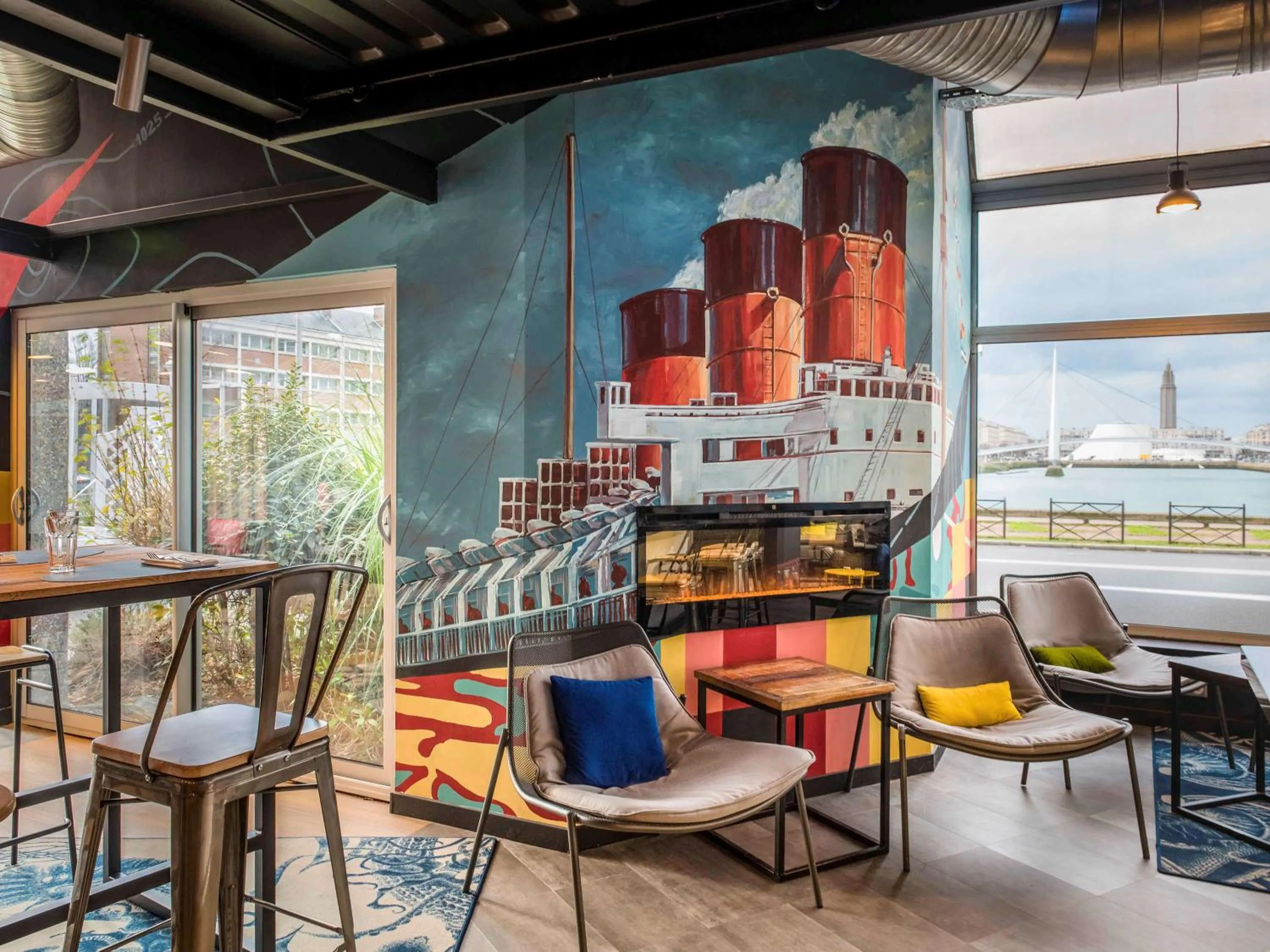 Restaurant/places to eat in Mercure Le Havre Centre Bassin Du Commerce