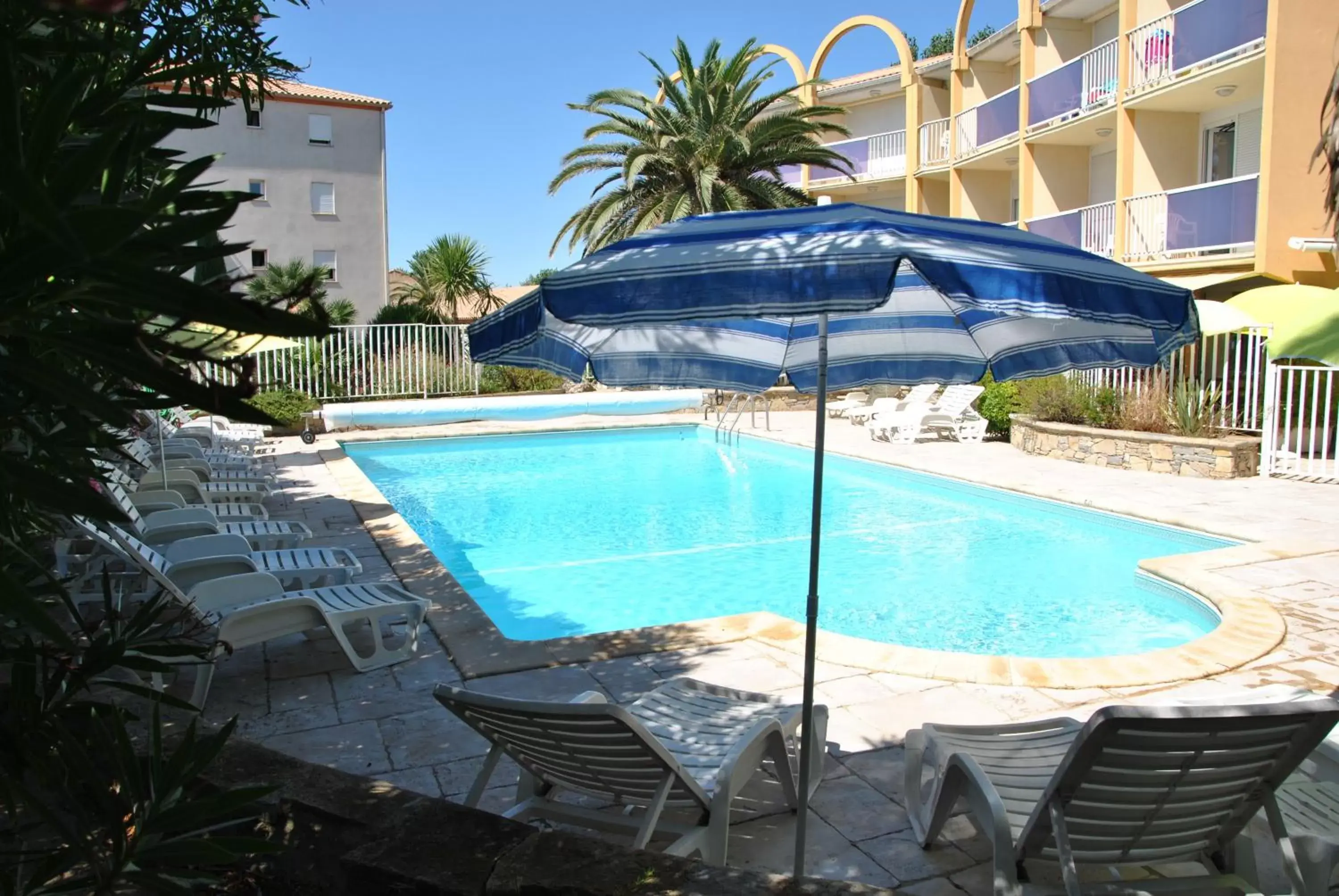 Facade/entrance, Swimming Pool in Hotel Albizzia