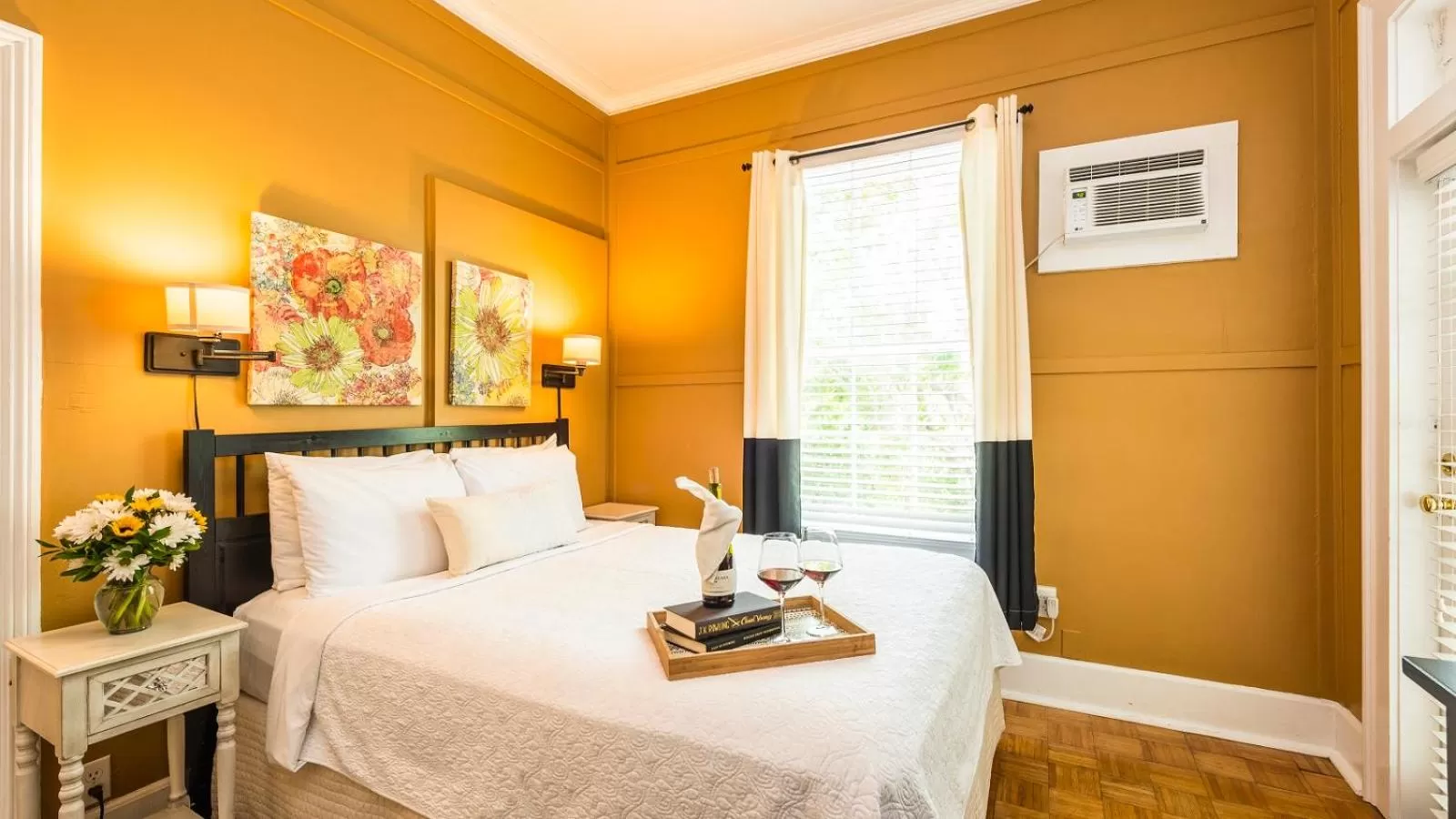 Bed in Old Town Manor