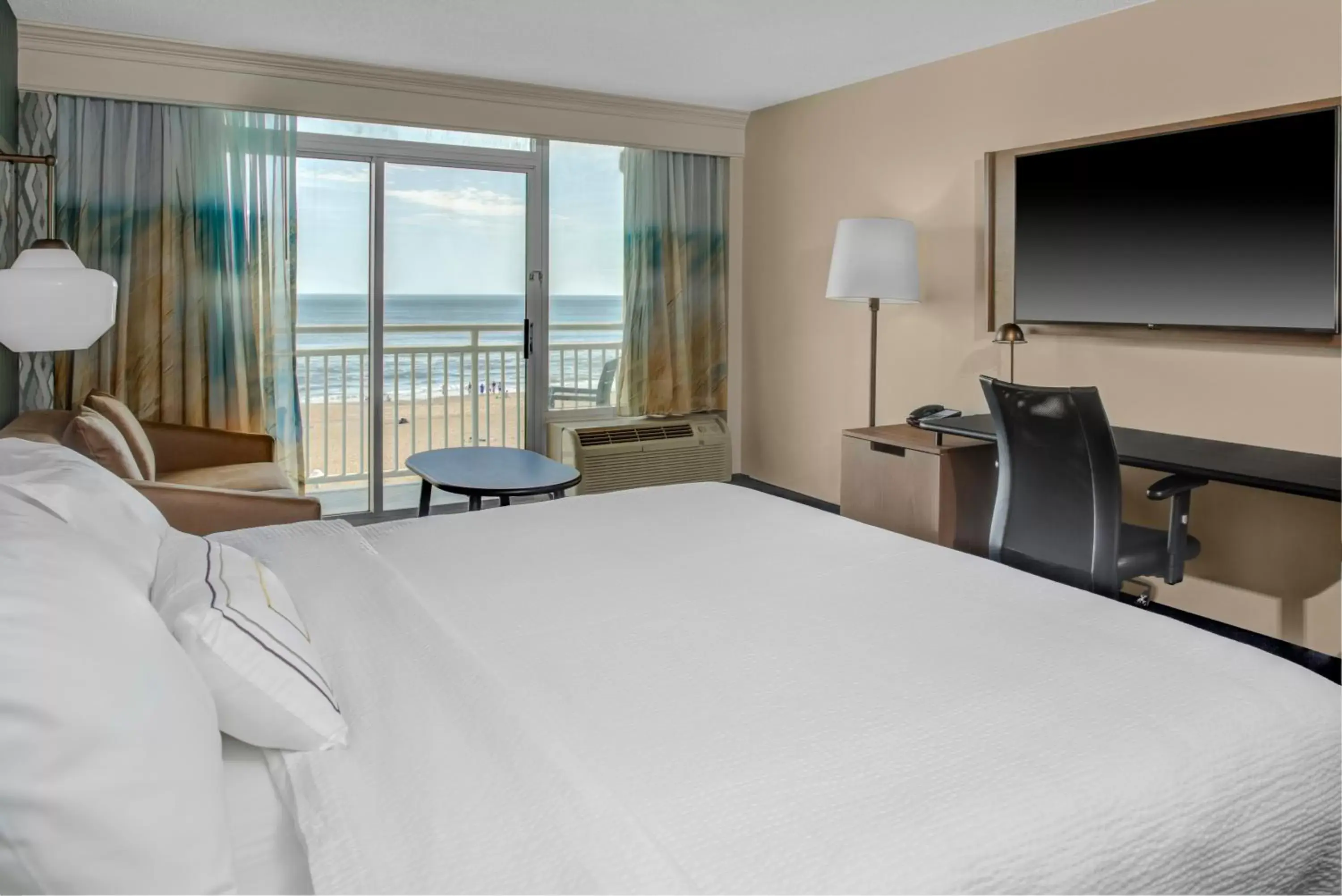 Bed in Fairfield Inn & Suites by Marriott Virginia Beach Oceanfront