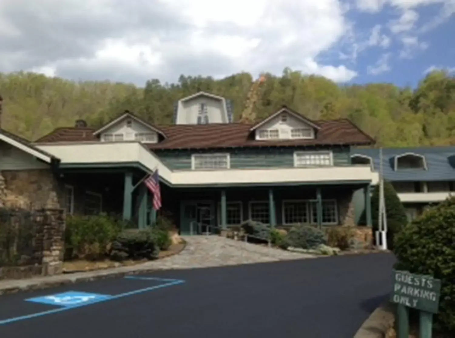 Facade/entrance, Property Building in Gatlinburg Inn