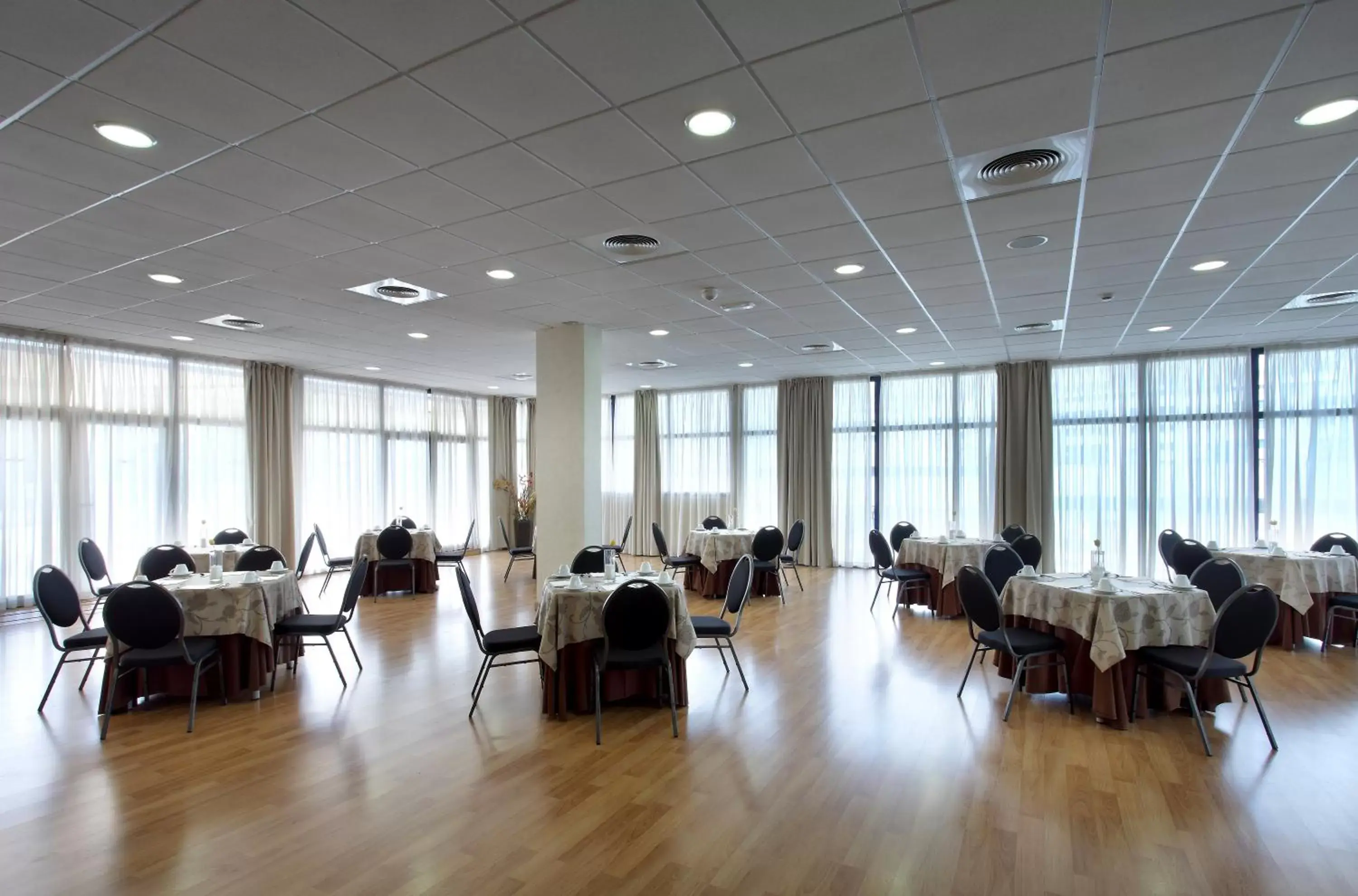 Lounge or bar in Exe Sevilla Palmera Lounge or bar in Exe Sevilla Palmera