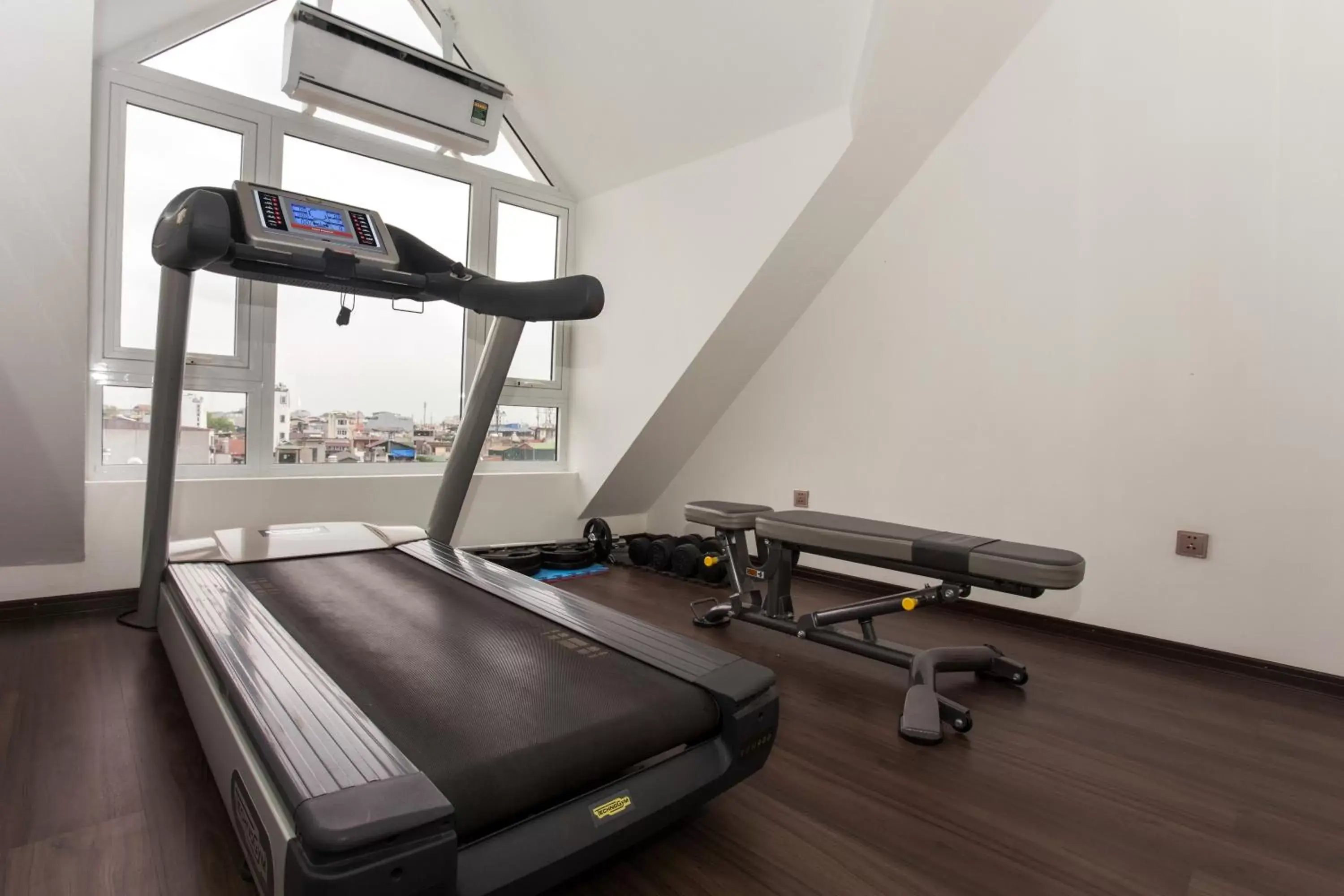 Fitness centre/facilities, Fitness Center/Facilities in Luxury Old Quarter Hotel & Gym