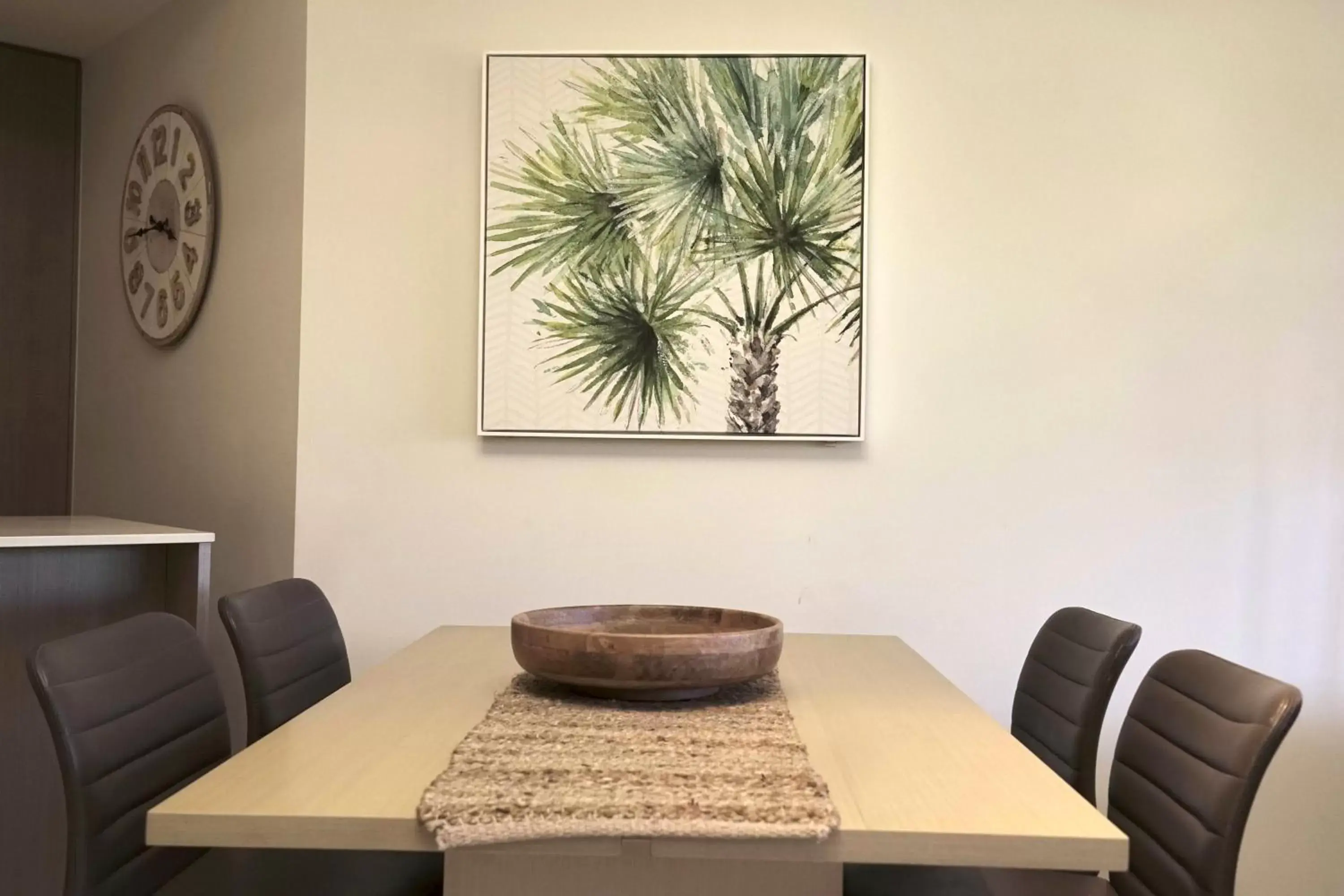 Dining Area in Peppers Balé Luxury Beach Accommodation Kingscliff - privately let