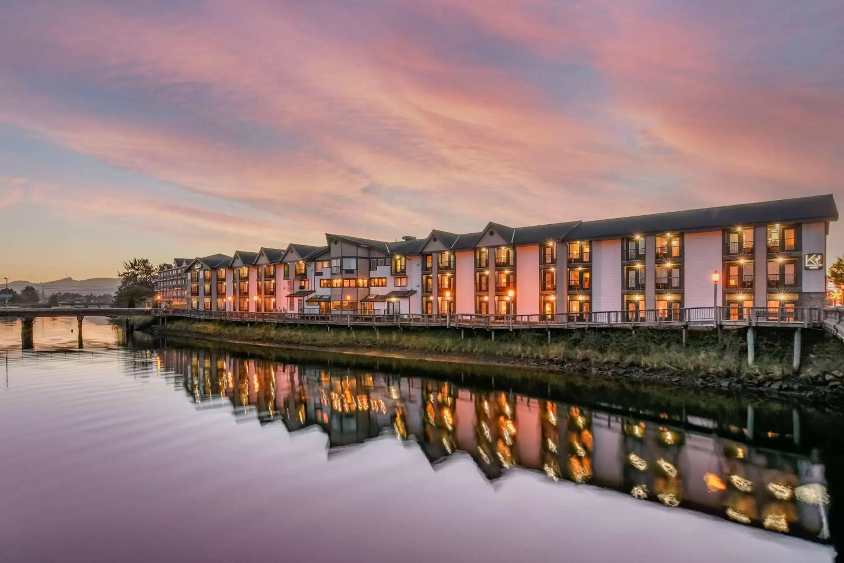 Property building, Sunrise/Sunset in Kathryn Riverfront Inn, Ascend Hotel Collection