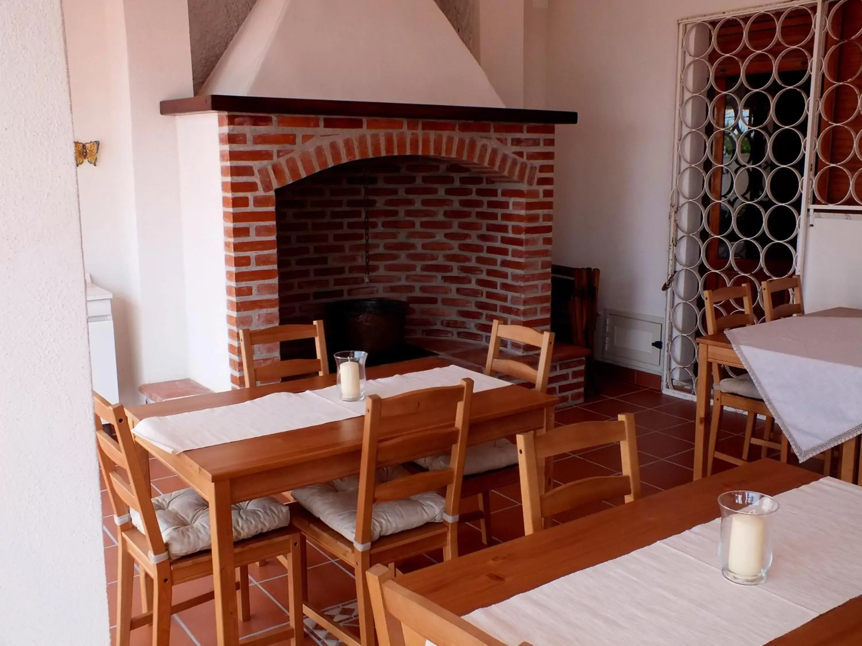 Communal lounge/ TV room, Dining Area in B&B Villa sul Mare