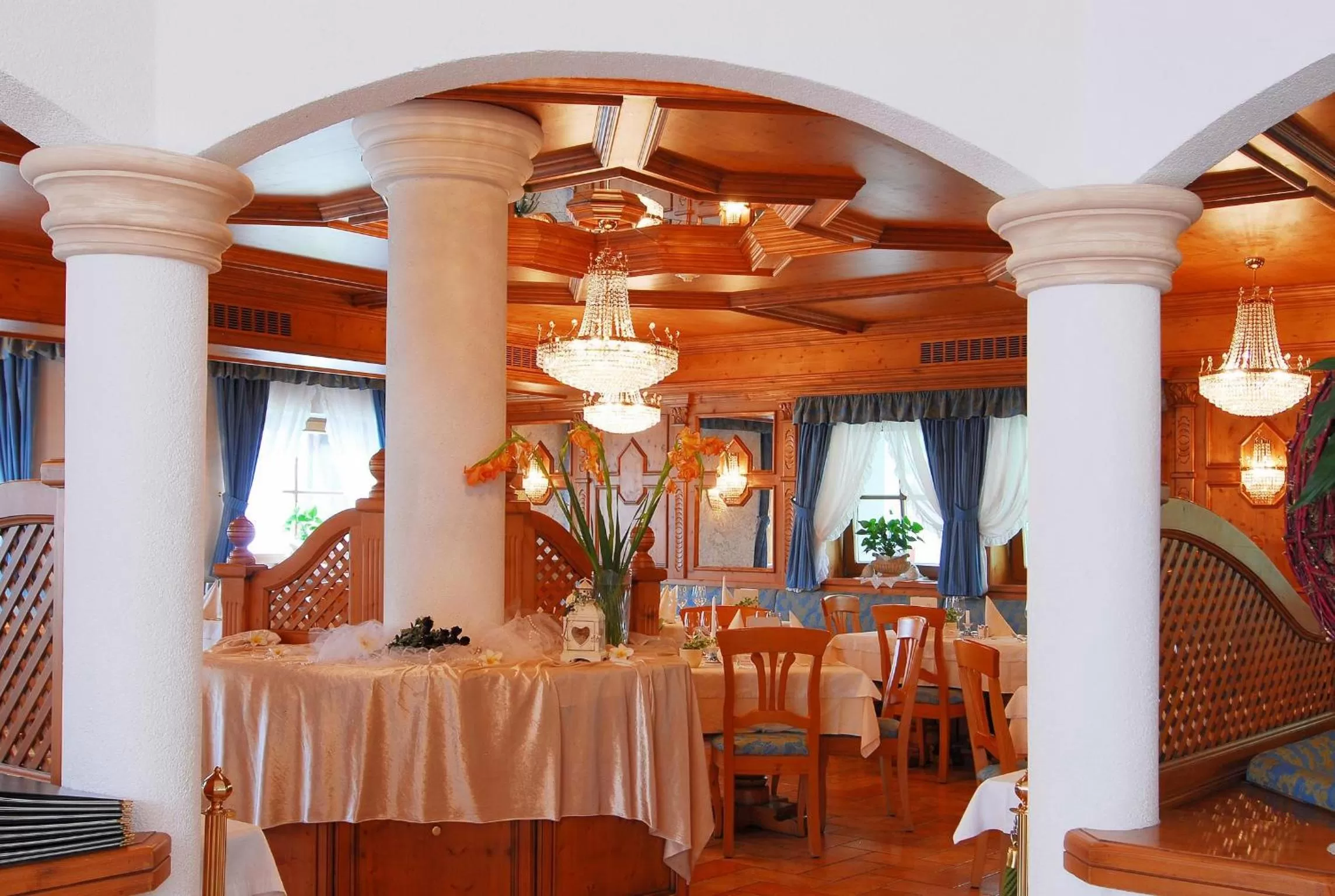 Restaurant/places to eat in Santeshotel