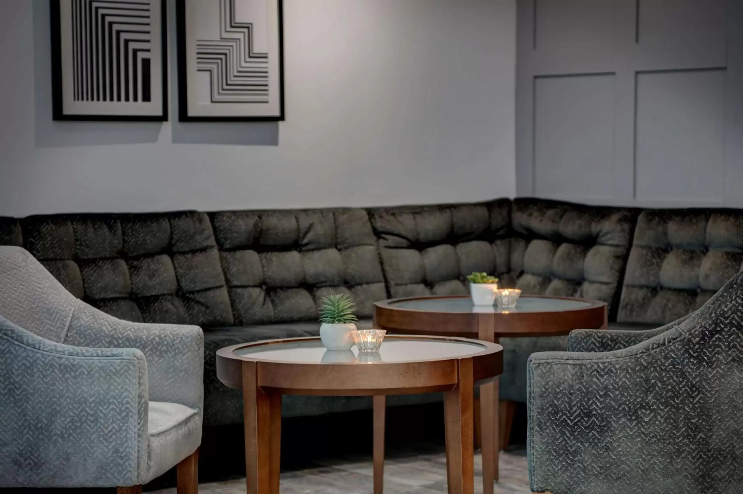 Lounge or bar, Seating Area in Best Western Rockingham Forest Hotel