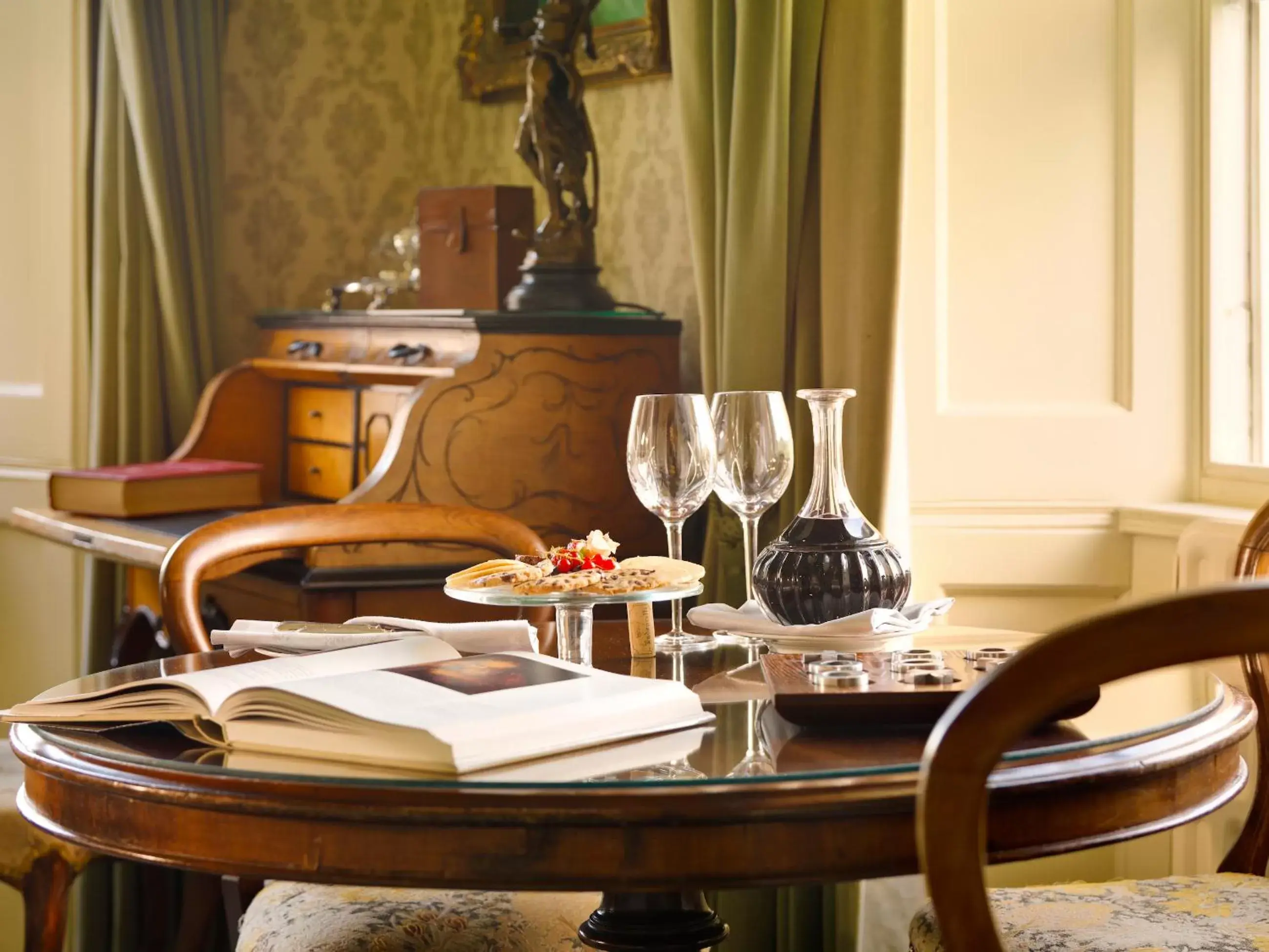 Food, Seating Area in Park Hotel Kenmare