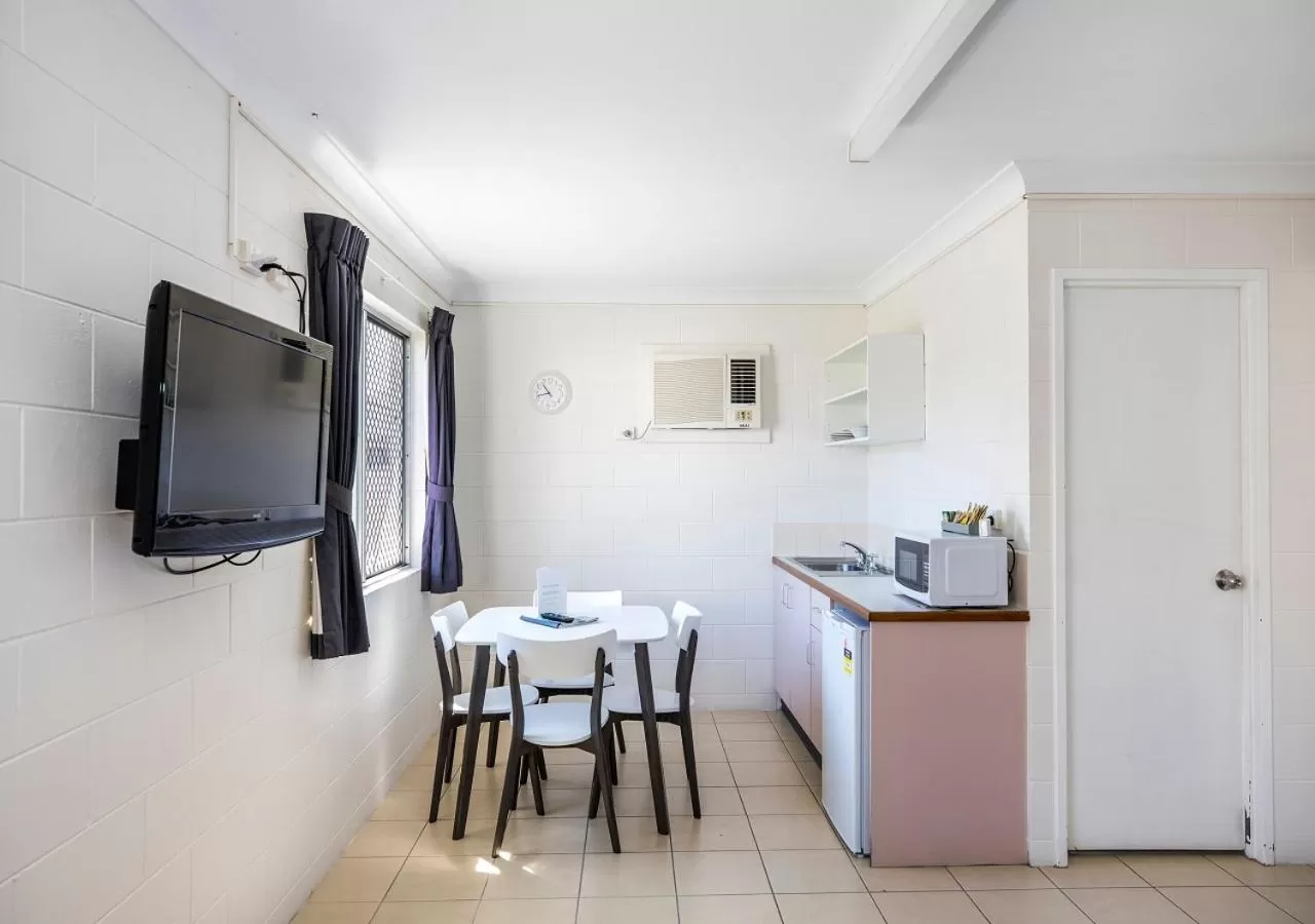 TV and multimedia in Banjo Paterson Motor Inn