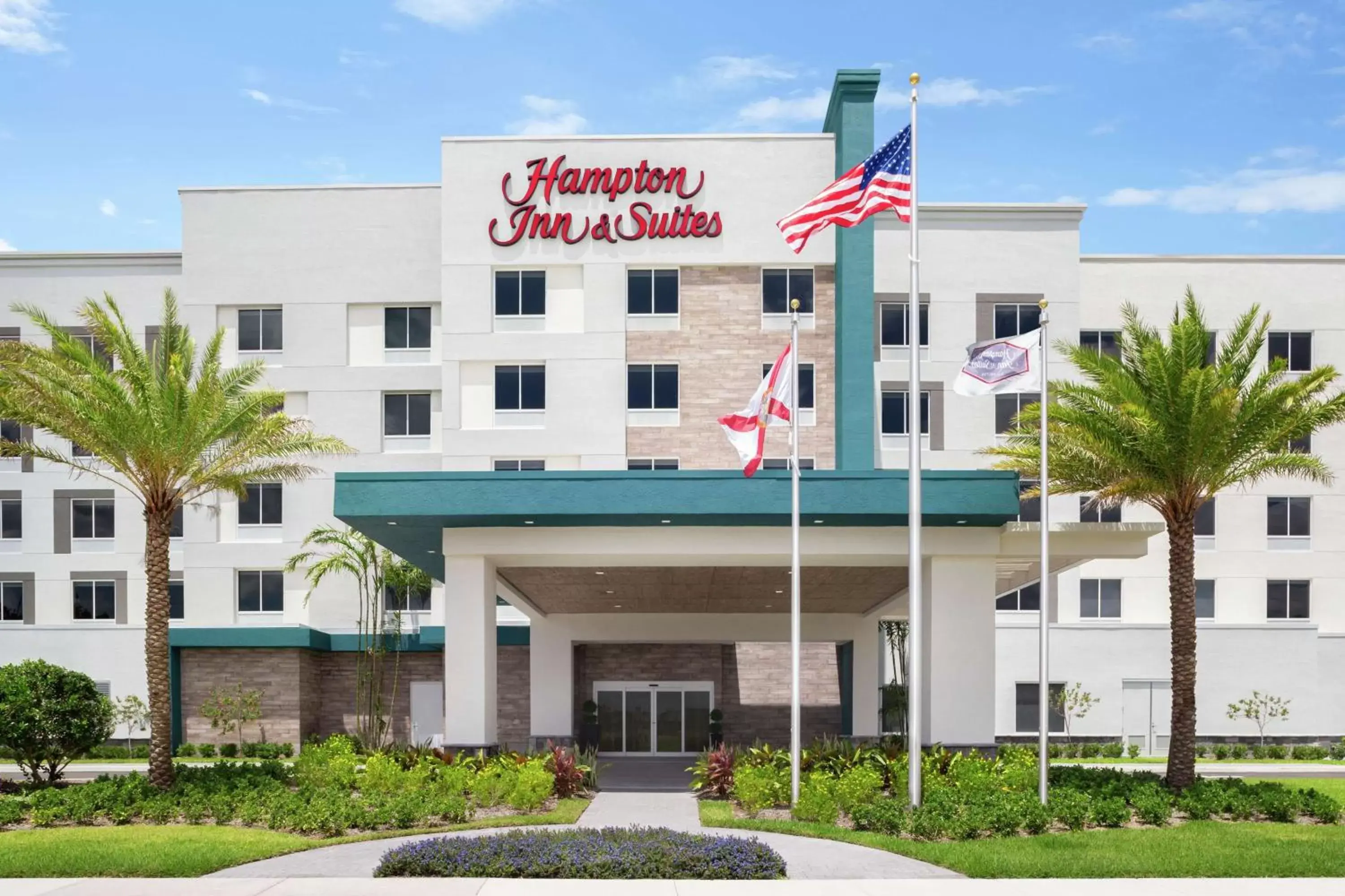 Property Building in Hampton Inn & Suites Miami, Kendall, Executive Airport