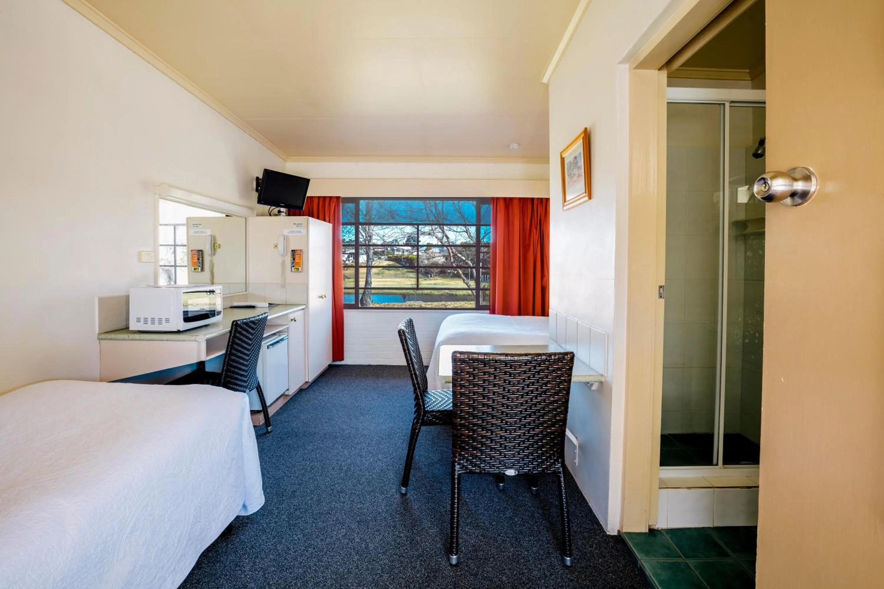 Bed in Boulevard Motel