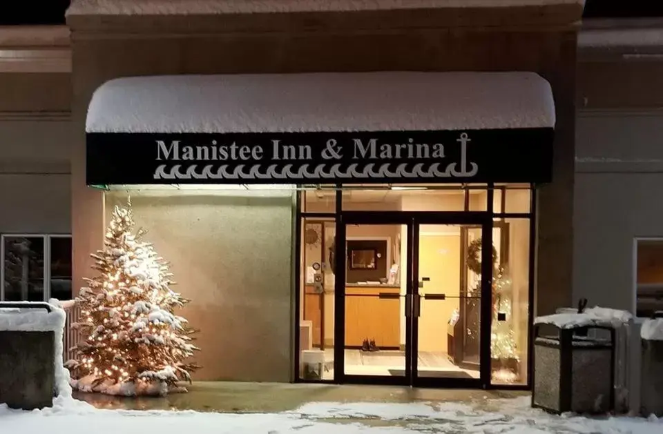 Property building in Manistee Inn & Marina