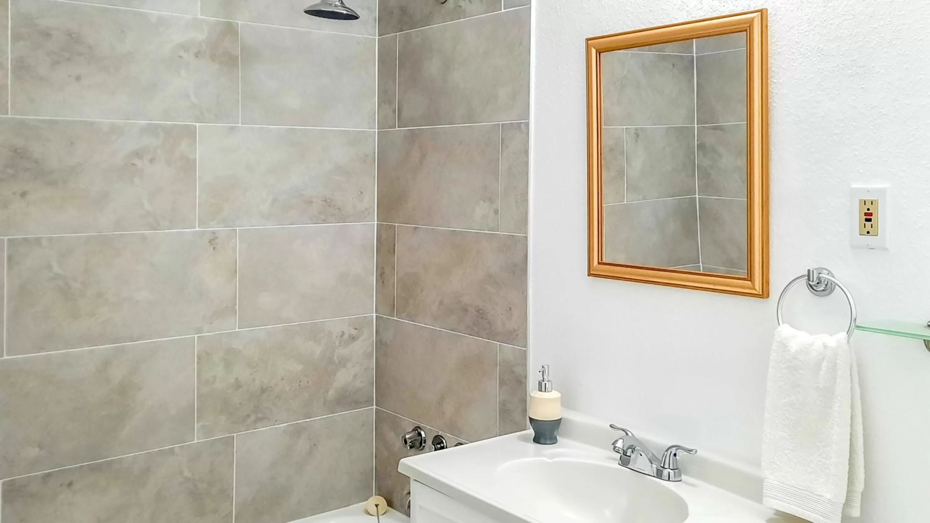 Bathroom in Edelweiss Inn Nova Scotia