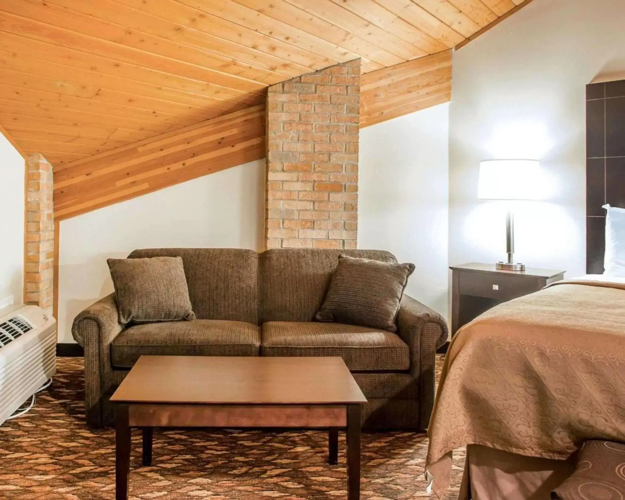 Photo of the whole room, Seating Area in Quality Inn St. Mary's