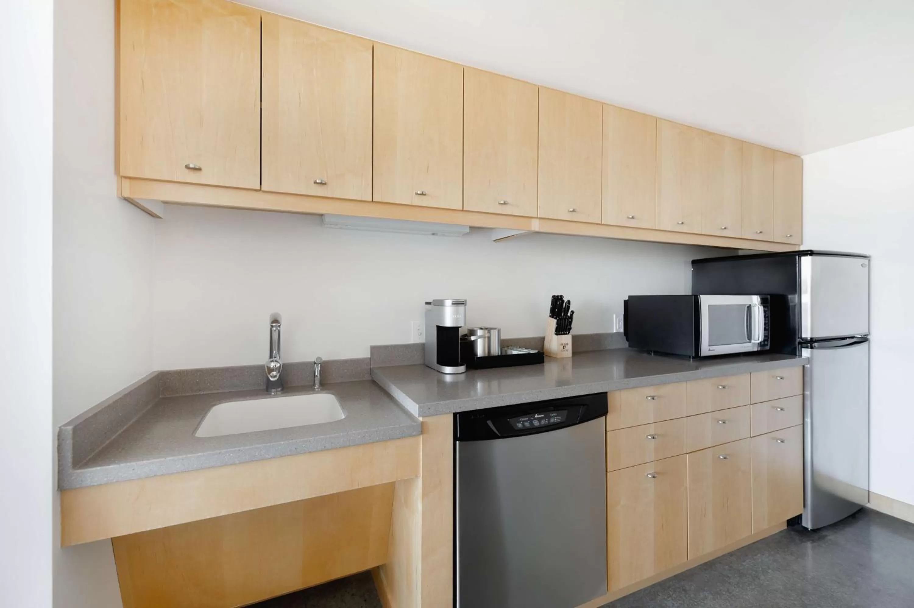 Kitchen or kitchenette in Hotelvetro Iowa City, Tapestry Collection By Hilton