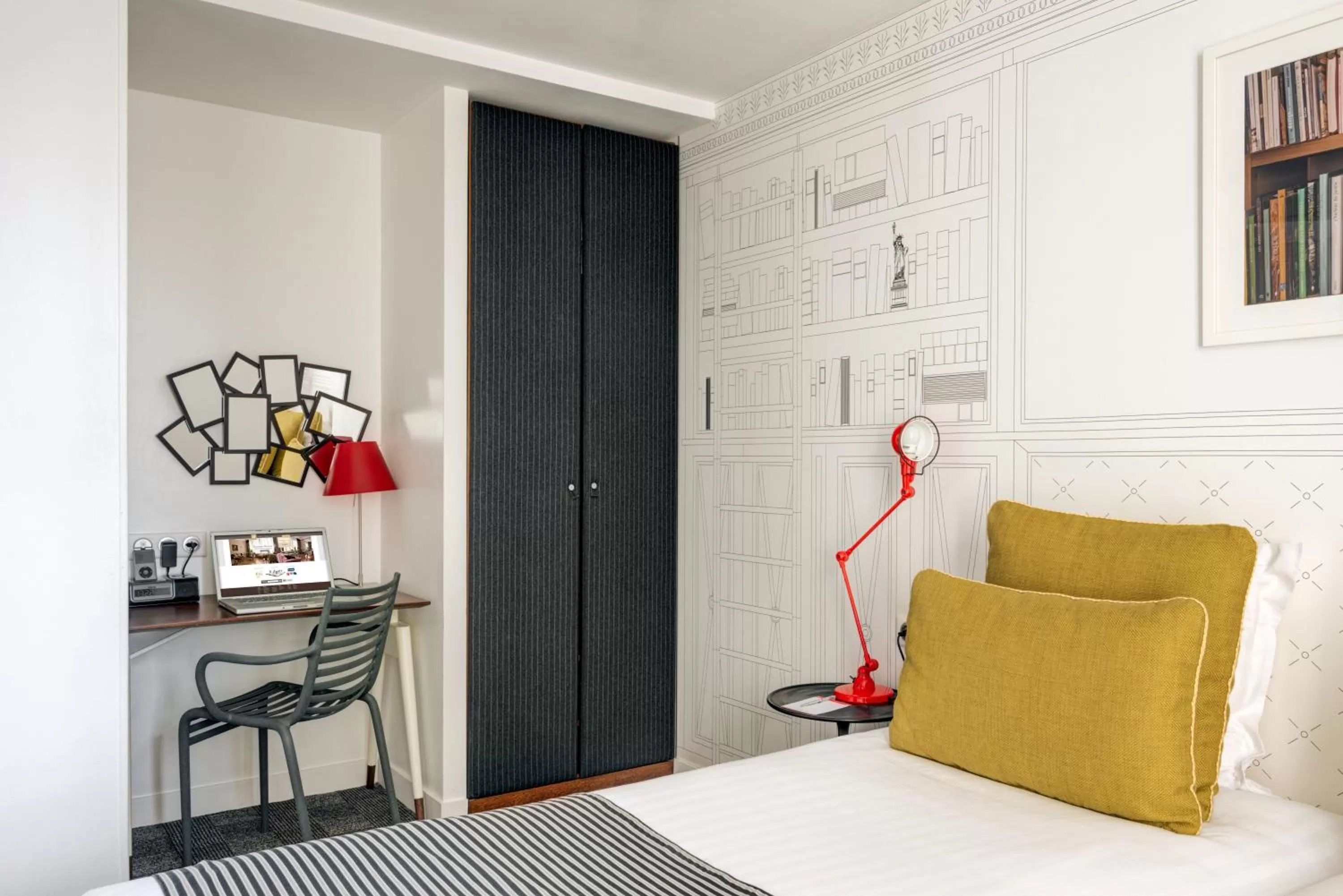 Bedroom, Bed in Hotel Joyce - Astotel