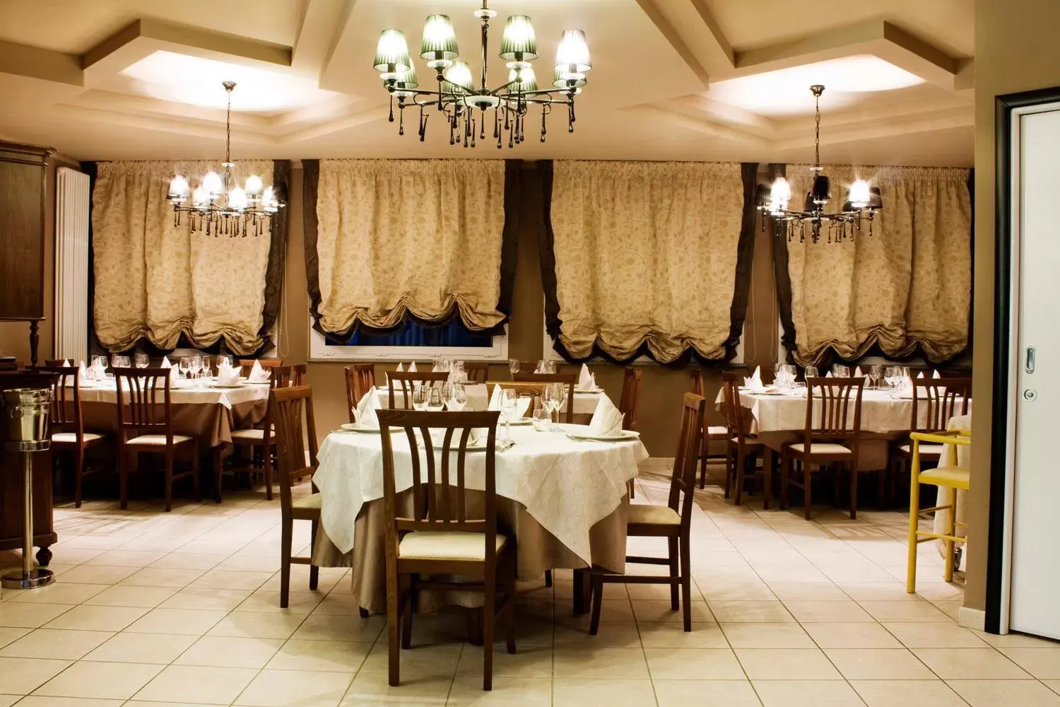 Restaurant/Places to Eat in Assia Spa