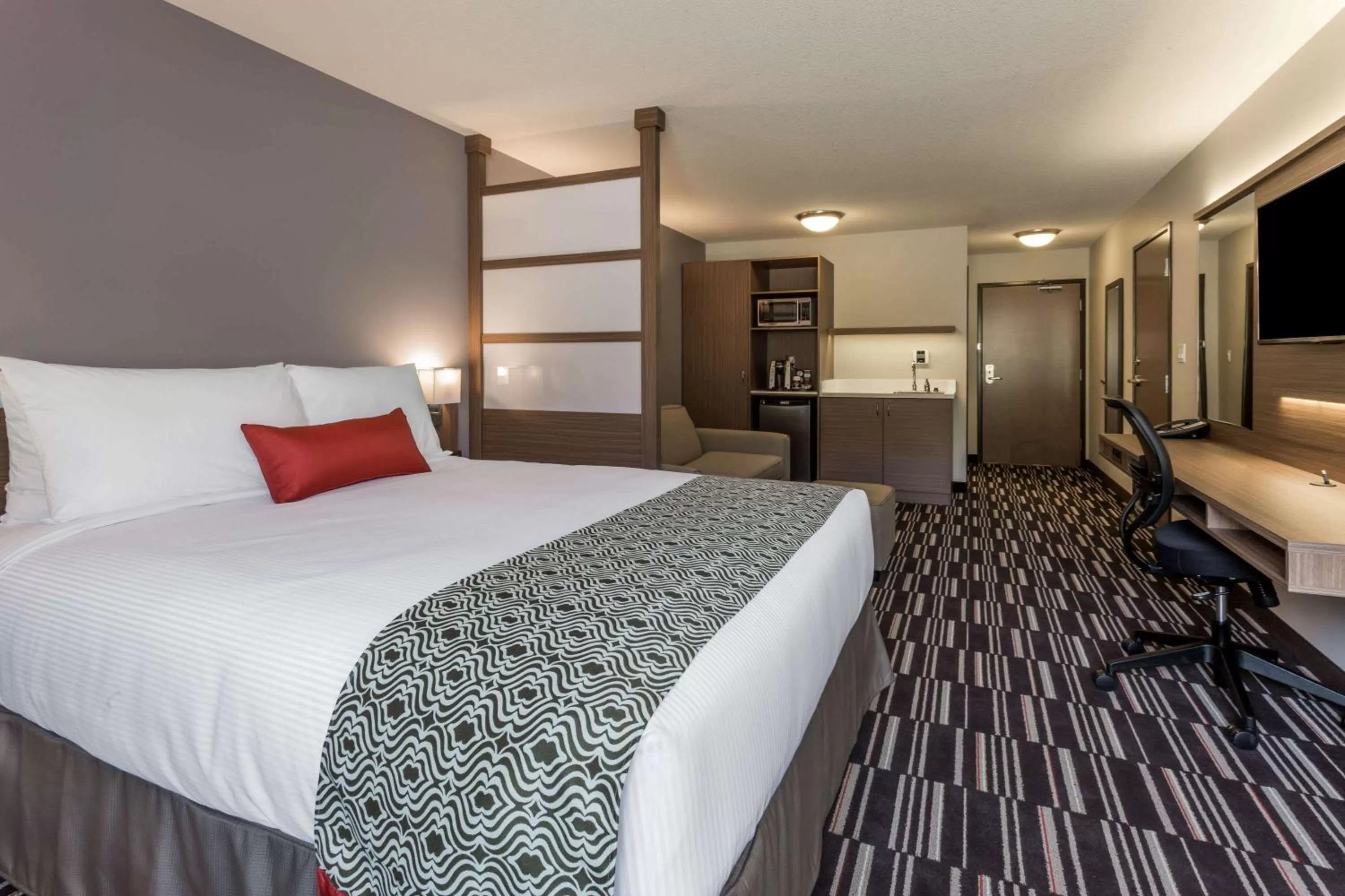 Photo of the whole room, Bed in Microtel Inn and Suites by Wyndham Kitimat
