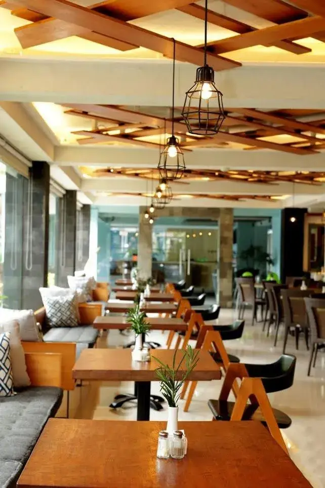 Lounge or bar, Restaurant/Places to Eat in Bloo Bali Hotel